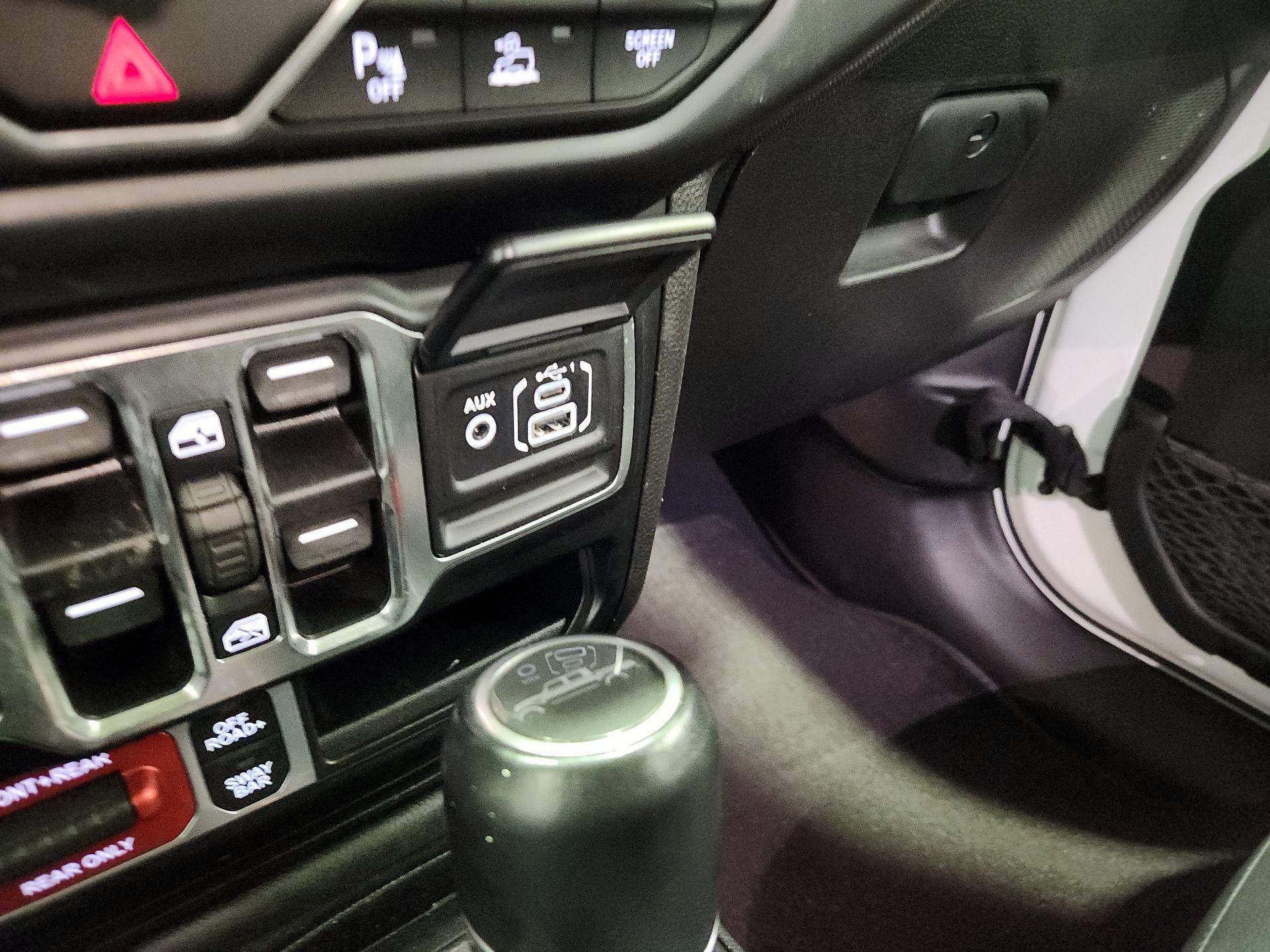 Thumbnail: 2021 Jeep Gladiator - 19