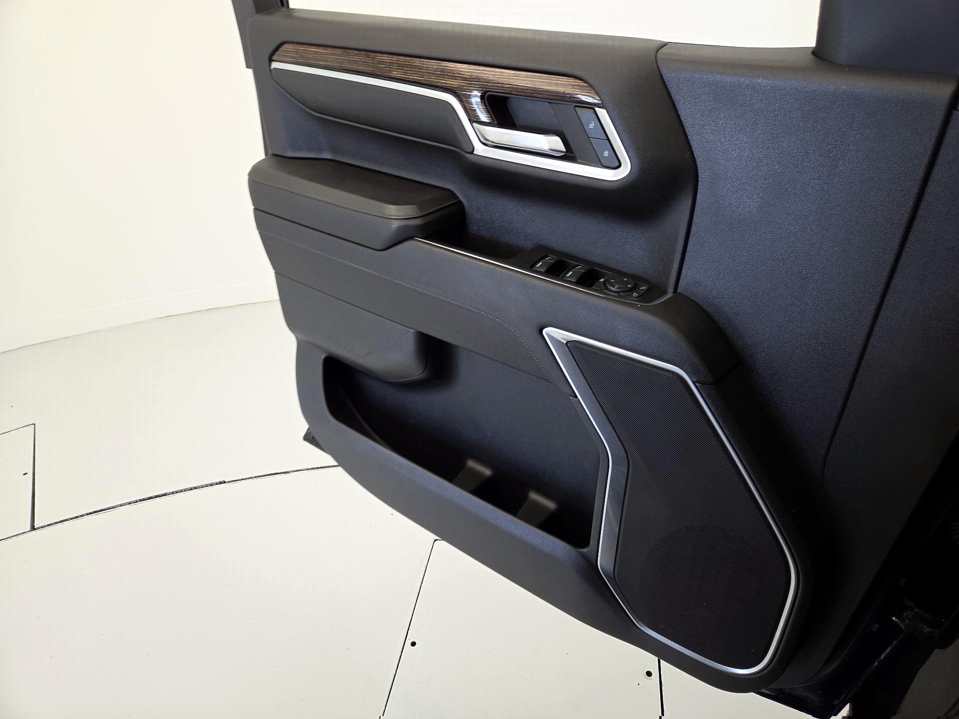 Thumbnail: 2023 GMC Sierra 1500 - 12