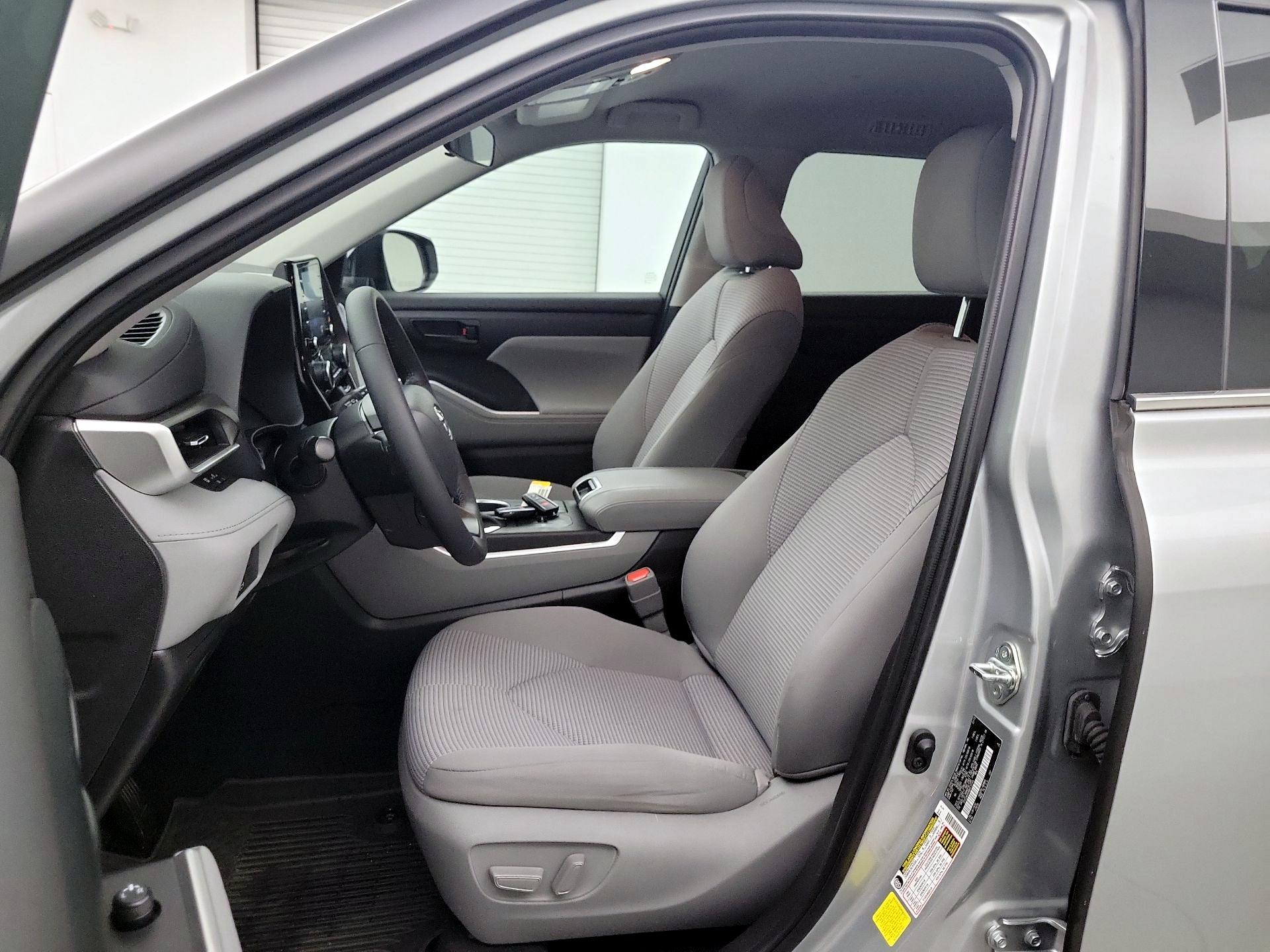 Thumbnail: 2022 Toyota Highlander - 9