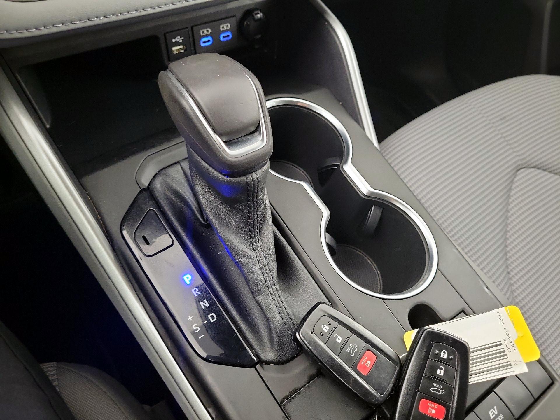 Thumbnail: 2022 Toyota Highlander - 15