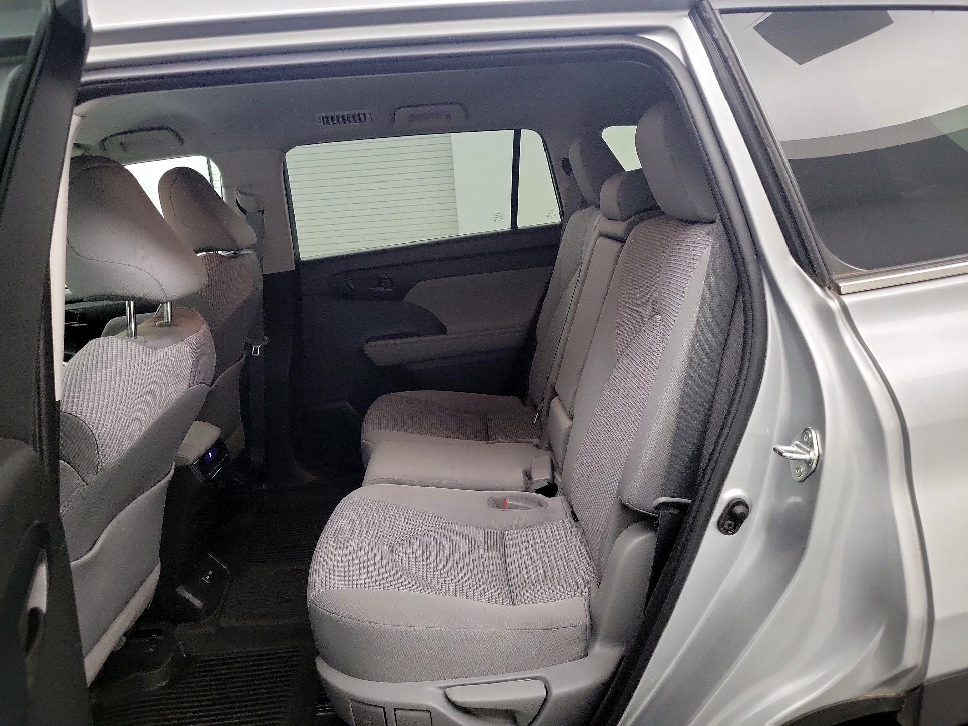 Thumbnail: 2022 Toyota Highlander - 17