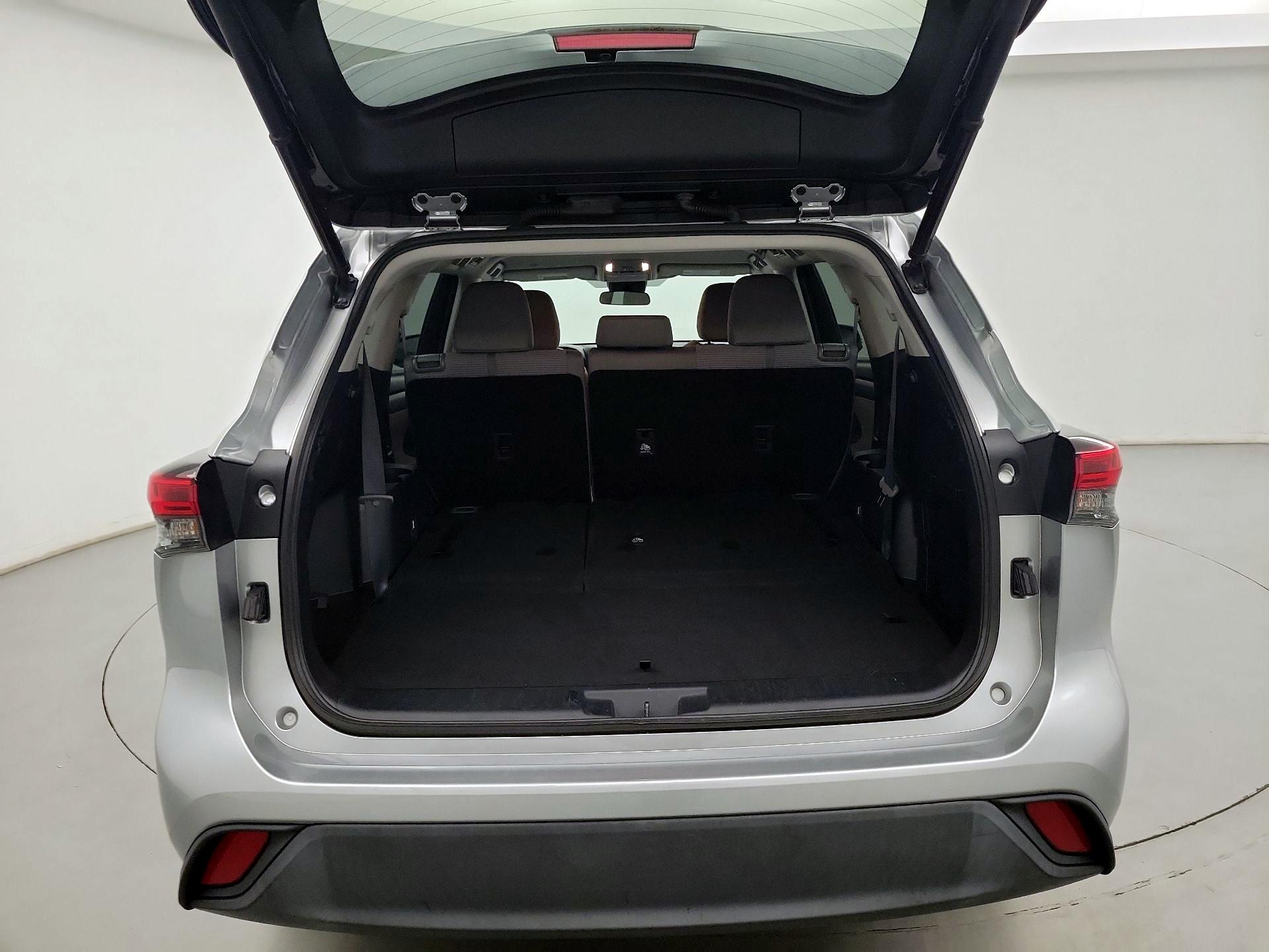 Thumbnail: 2022 Toyota Highlander - 20