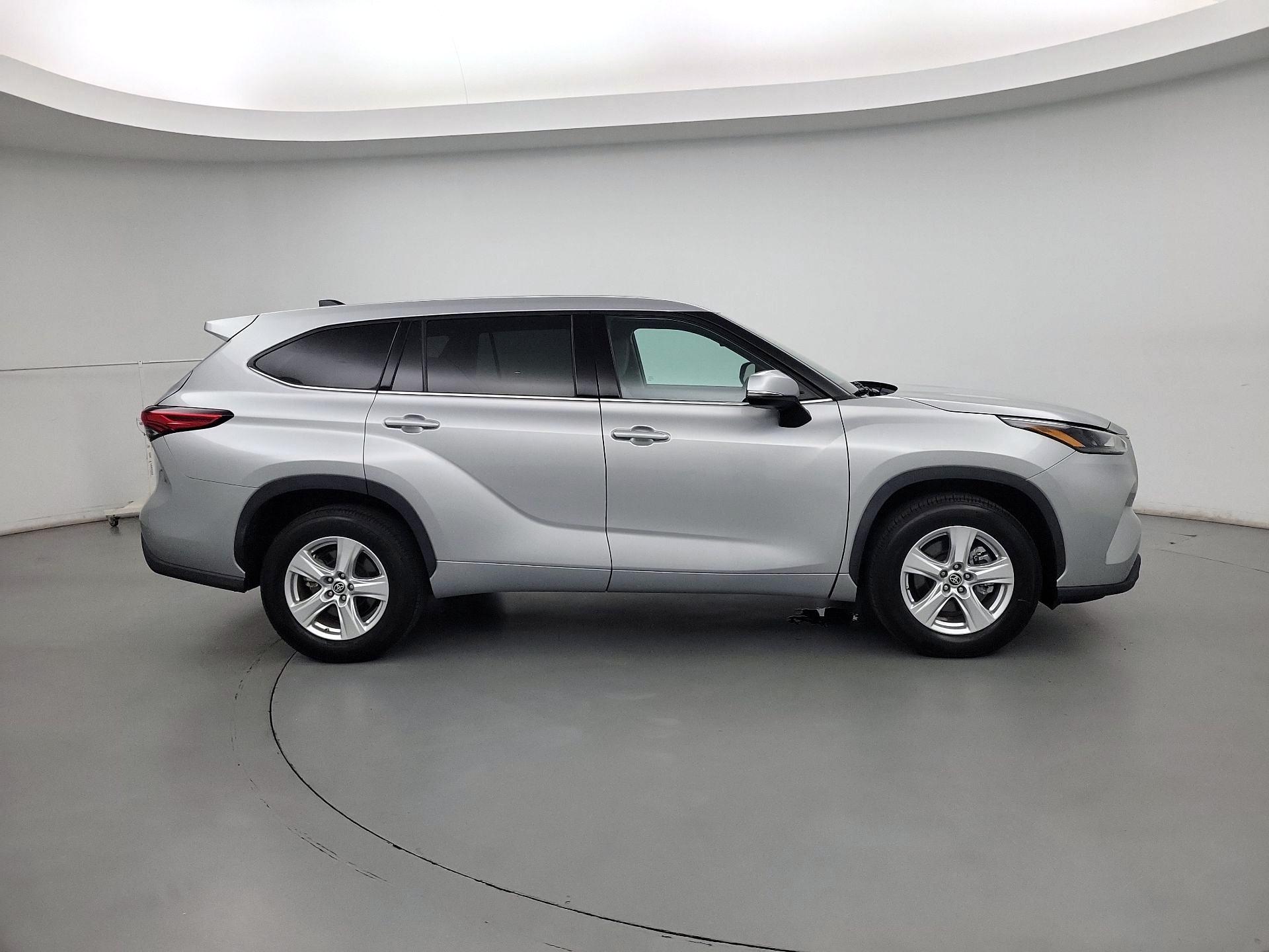 Thumbnail: 2022 Toyota Highlander - 4