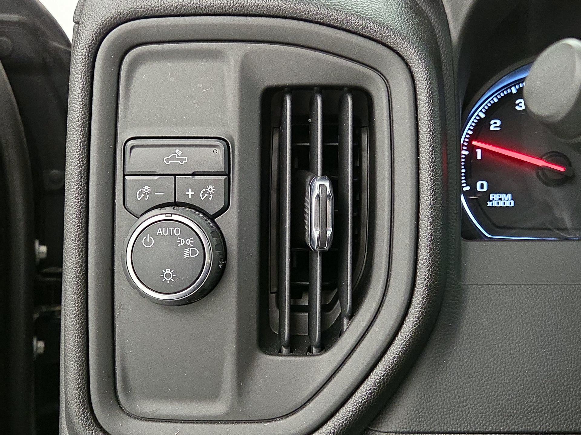 Thumbnail: 2020 Chevrolet Silverado 1500 - 13