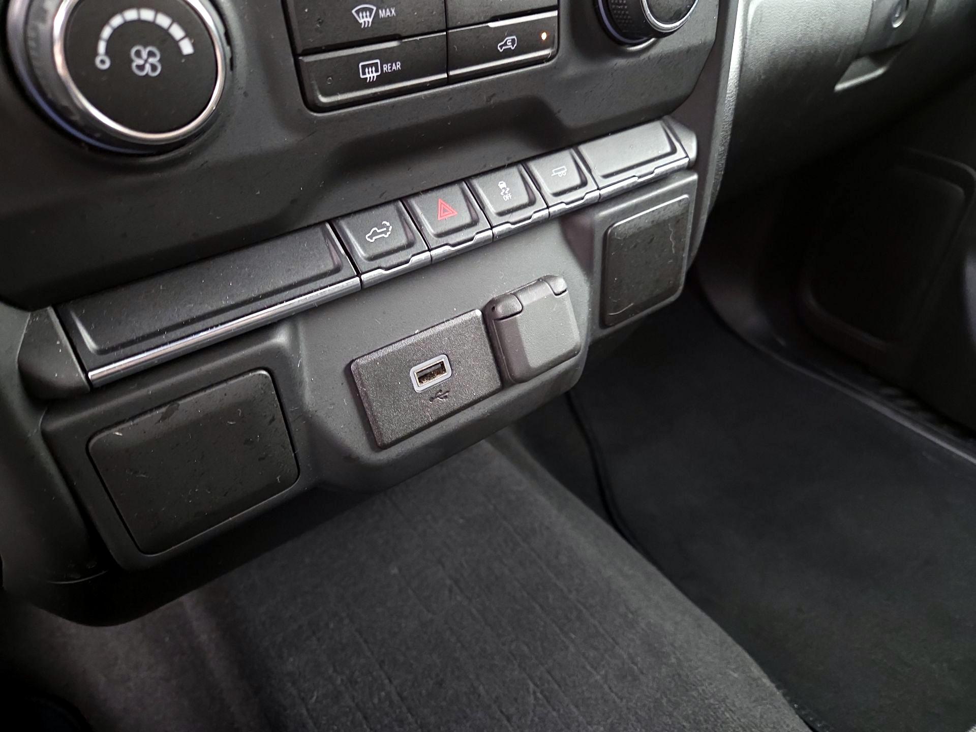 Thumbnail: 2020 Chevrolet Silverado 1500 - 18