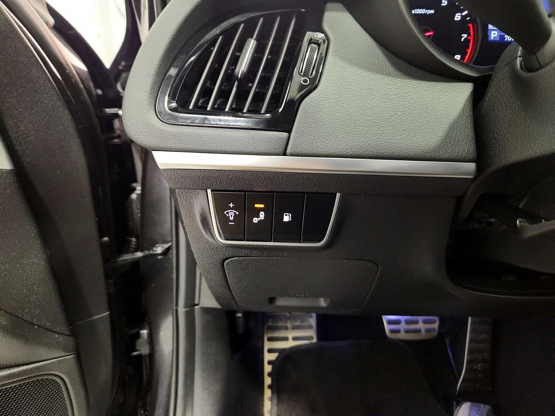 Thumbnail: 2020 Kia Stinger - 13