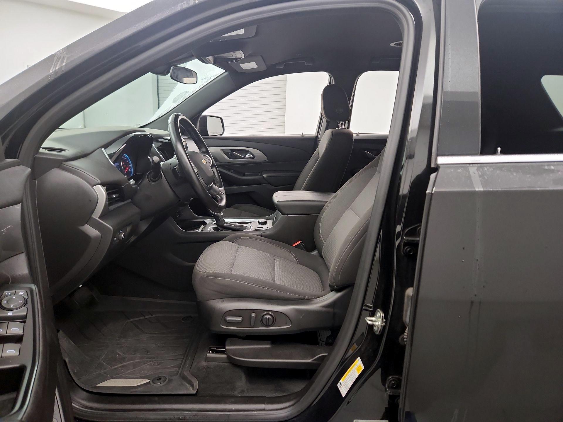 Thumbnail: 2023 Chevrolet Traverse - 9