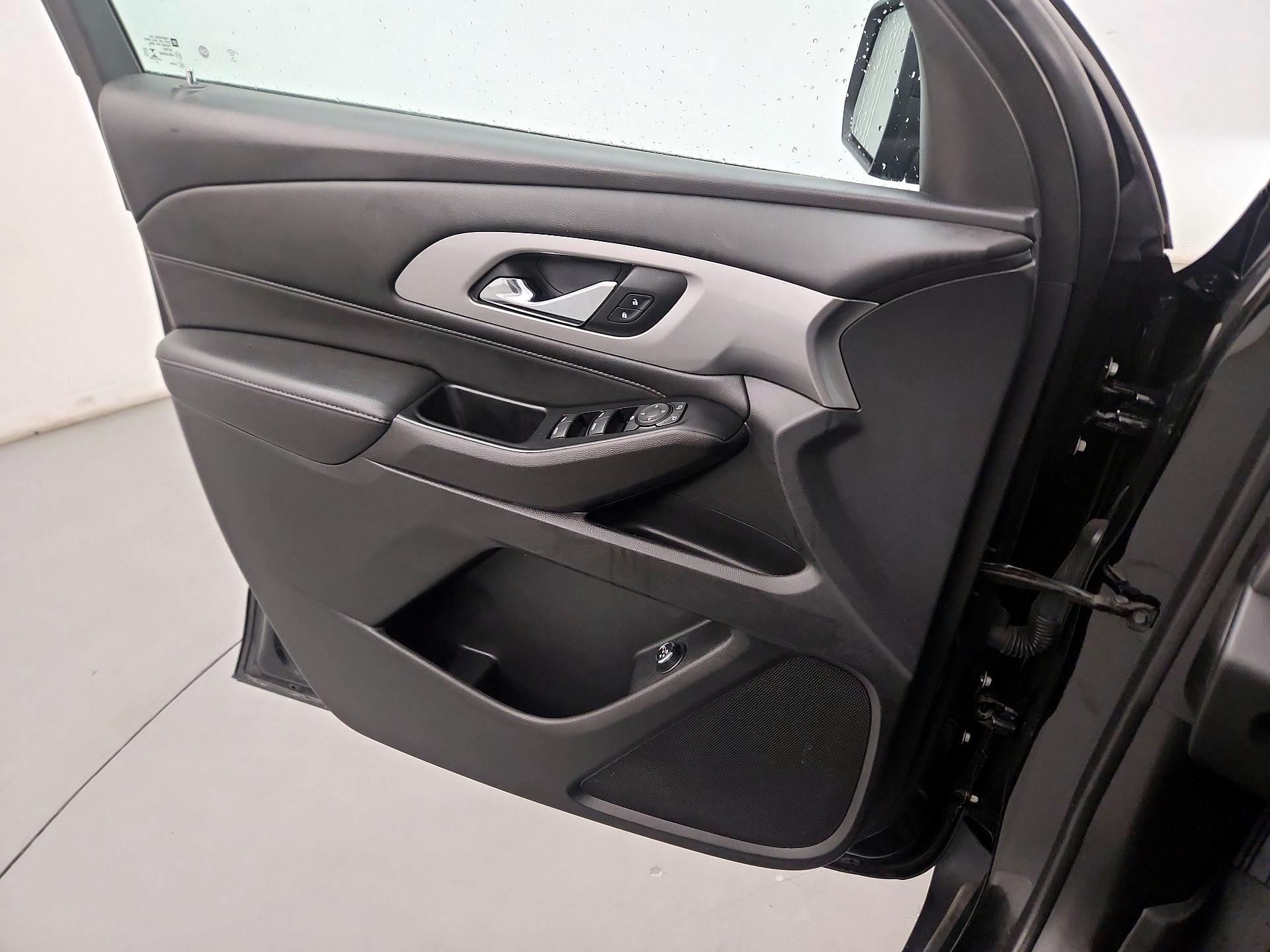 Thumbnail: 2023 Chevrolet Traverse - 10