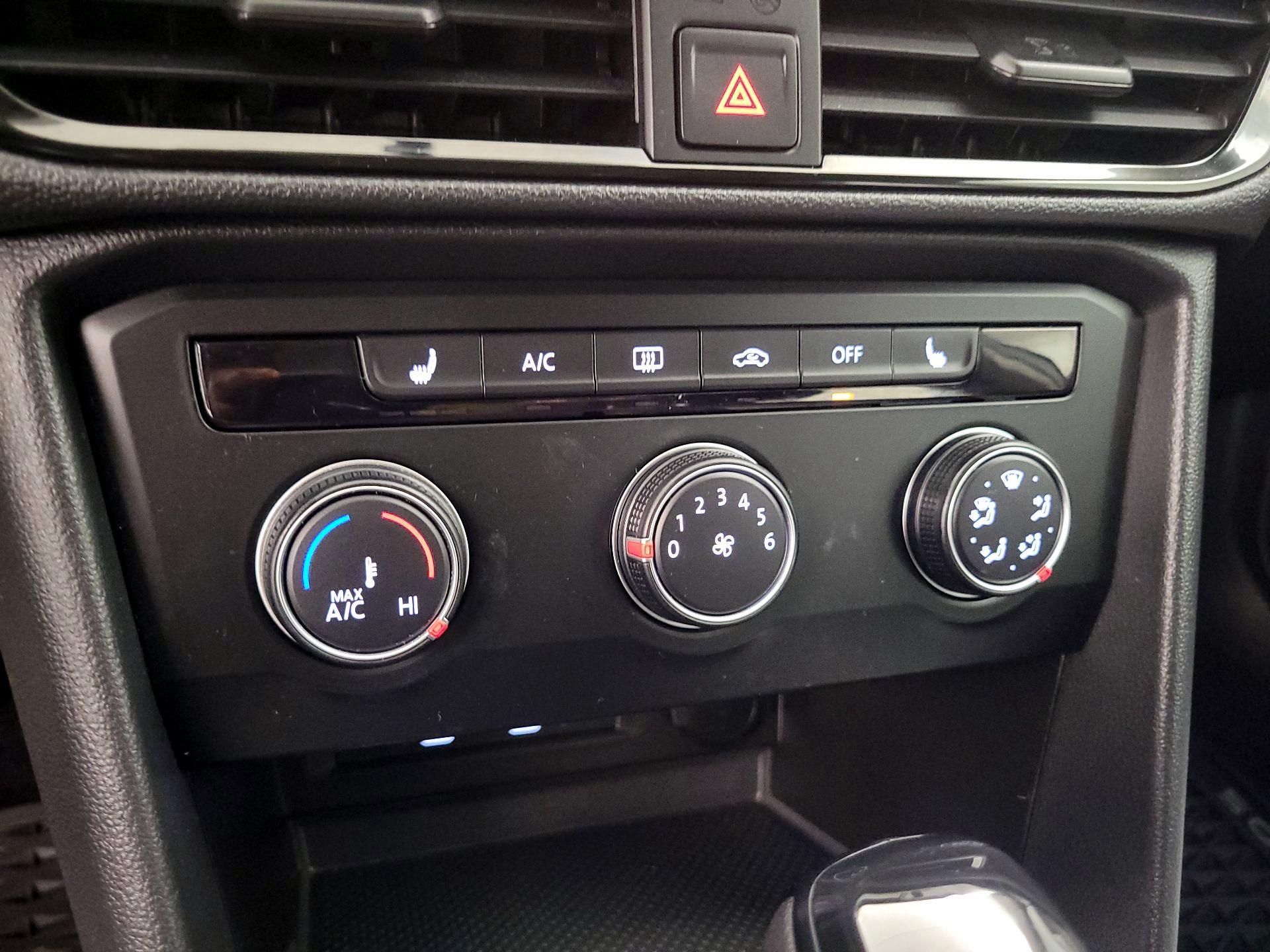 Thumbnail: 2022 Volkswagen Taos - 16