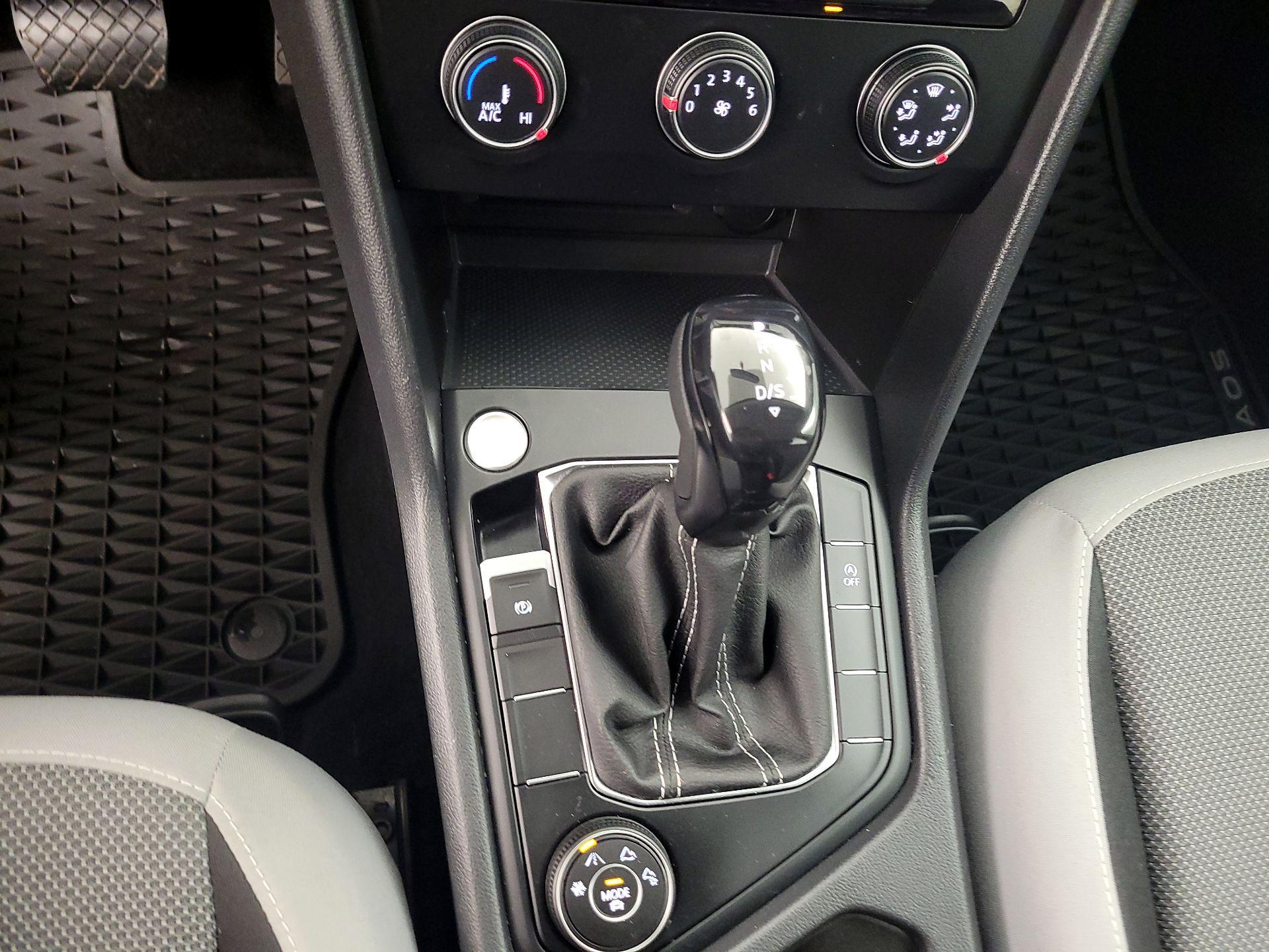 Thumbnail: 2022 Volkswagen Taos - 17