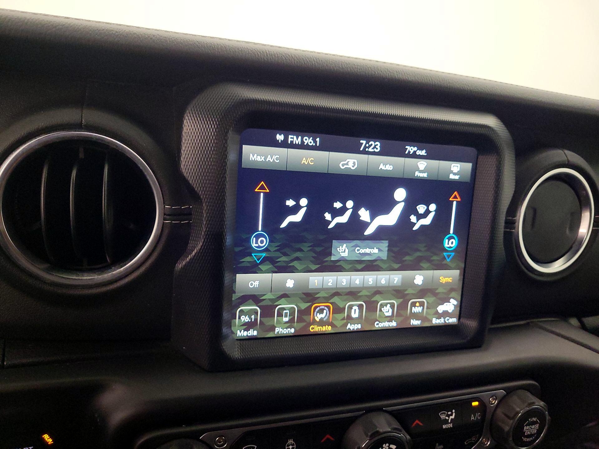 Thumbnail: 2022 Jeep Wrangler - 15