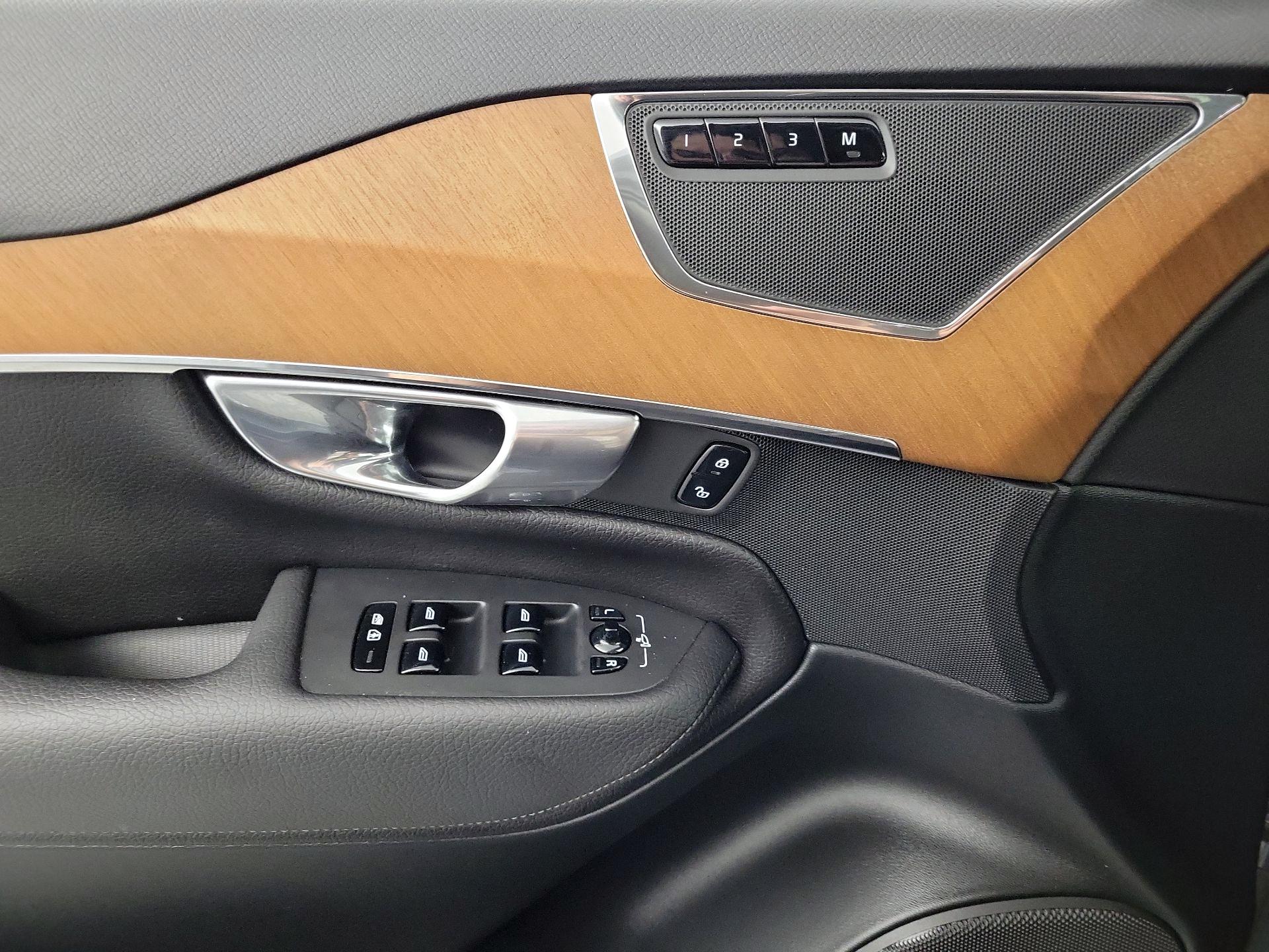 Thumbnail: 2022 Volvo XC90 - 10