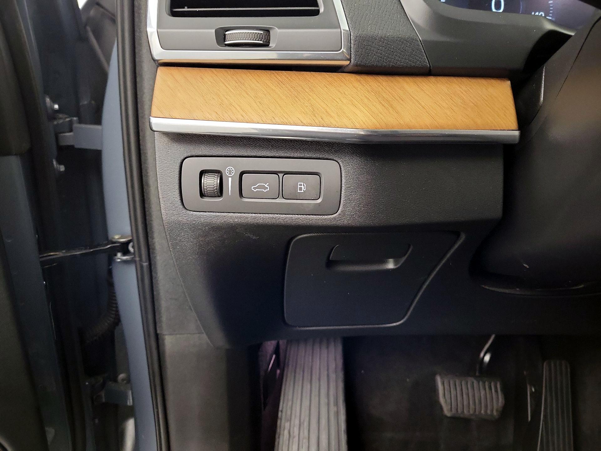 Thumbnail: 2022 Volvo XC90 - 11