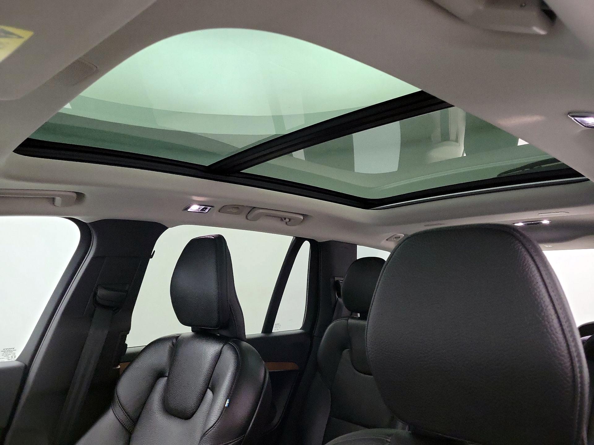 Thumbnail: 2022 Volvo XC90 - 18