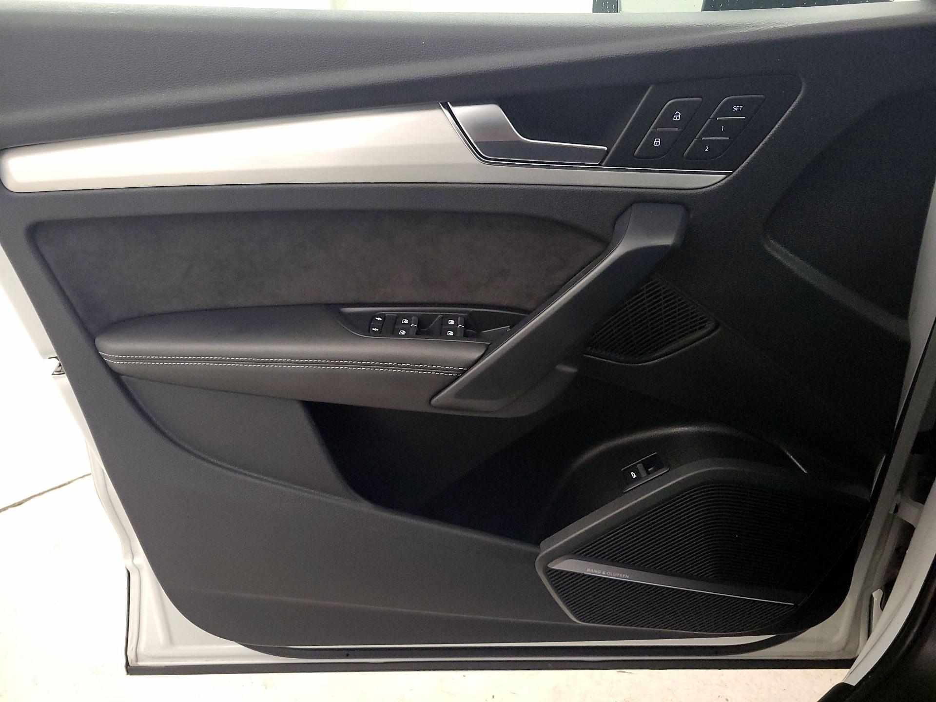 Thumbnail: 2020 Audi SQ5 - 12