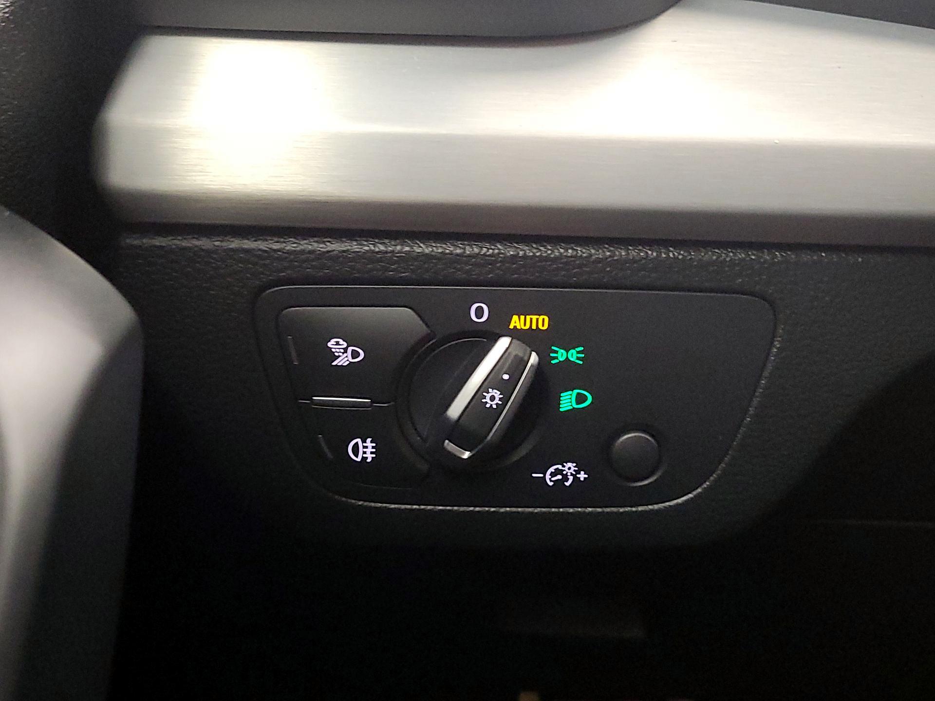 Thumbnail: 2020 Audi SQ5 - 13