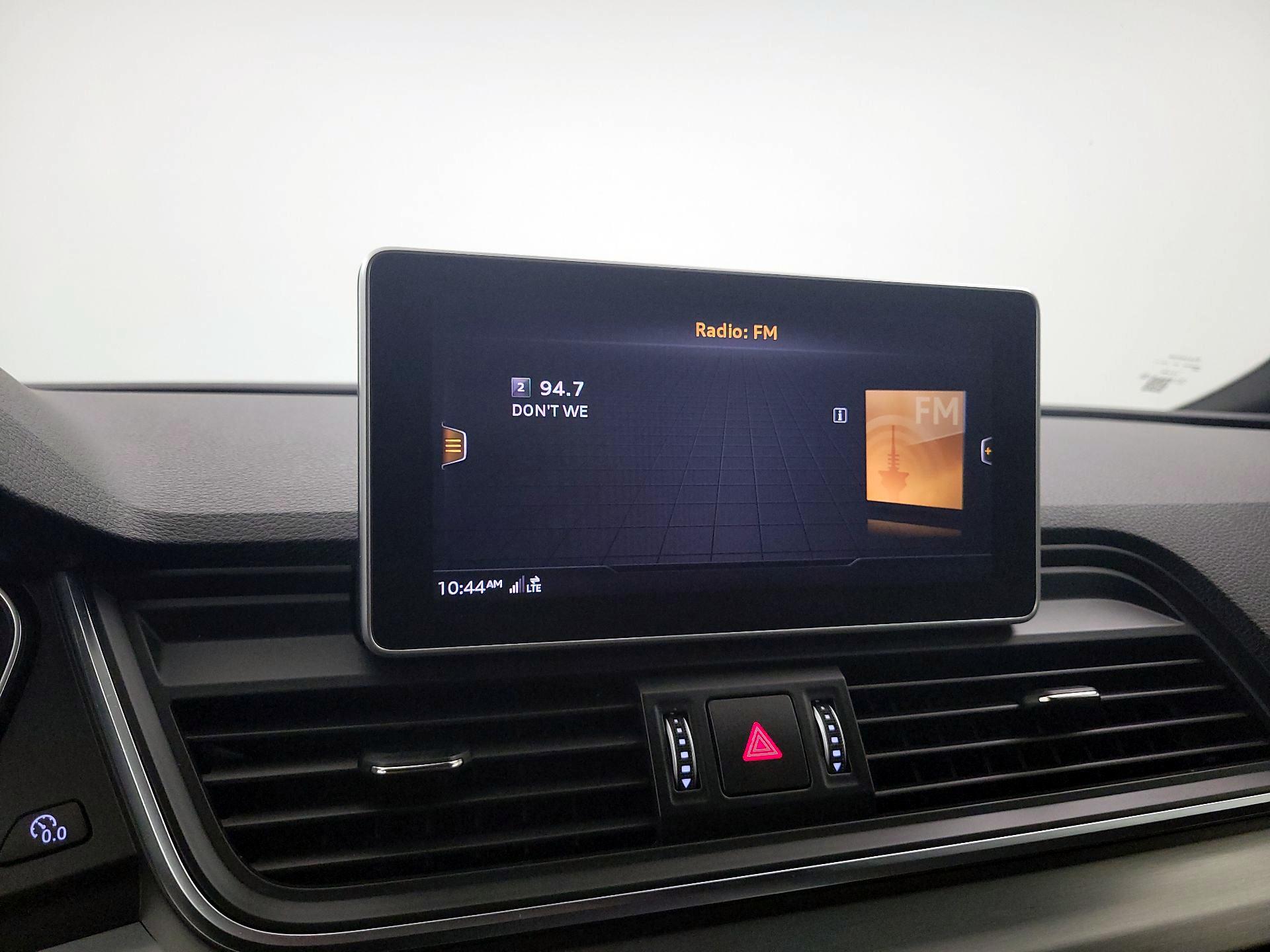 Thumbnail: 2020 Audi SQ5 - 16