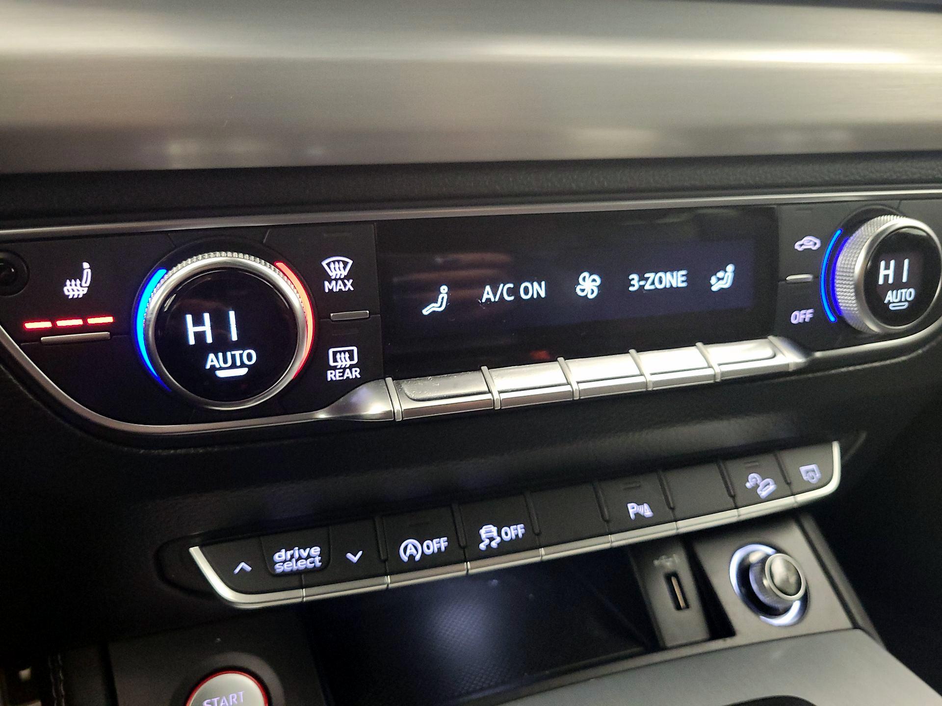 Thumbnail: 2020 Audi SQ5 - 17