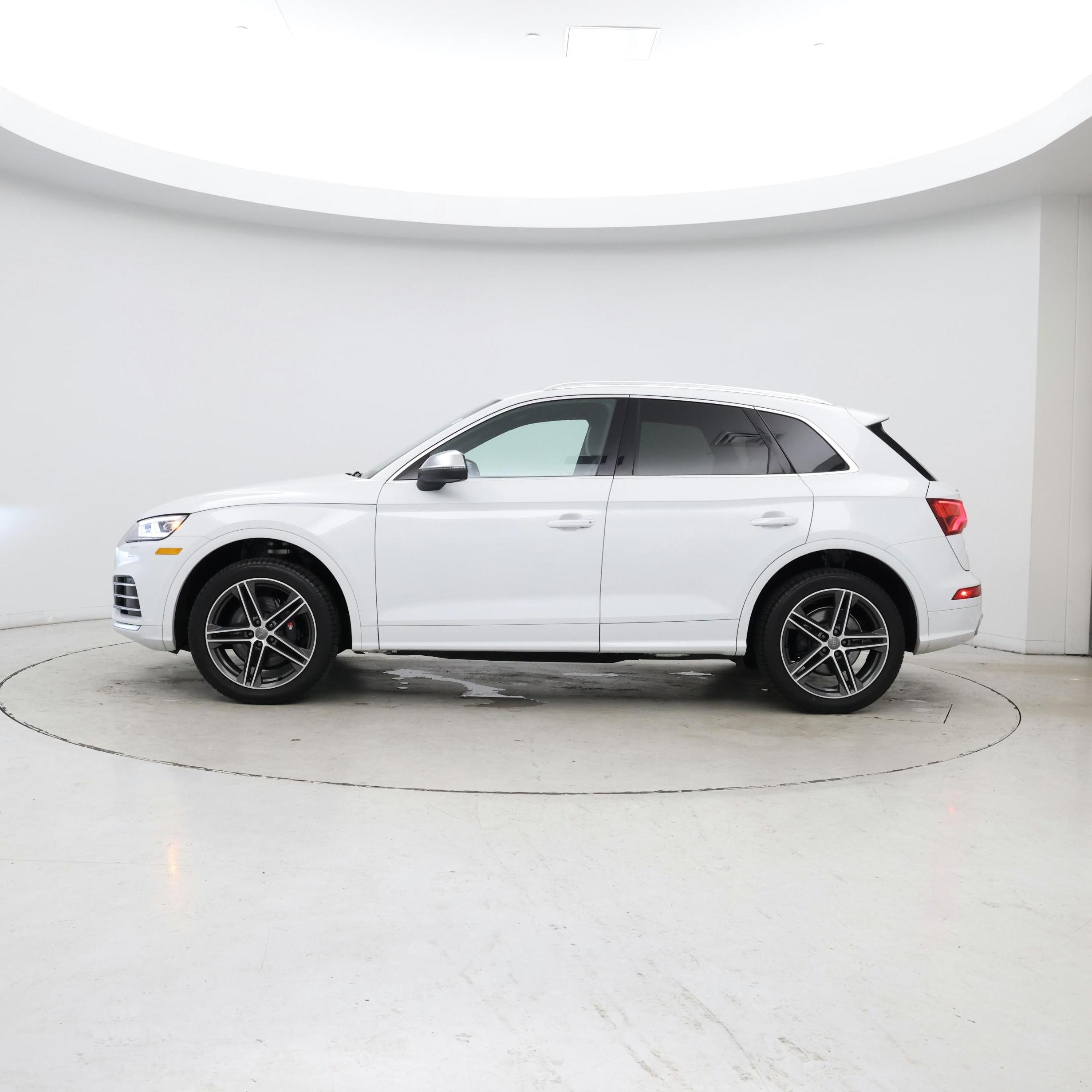 Thumbnail: 2020 Audi SQ5 - 3