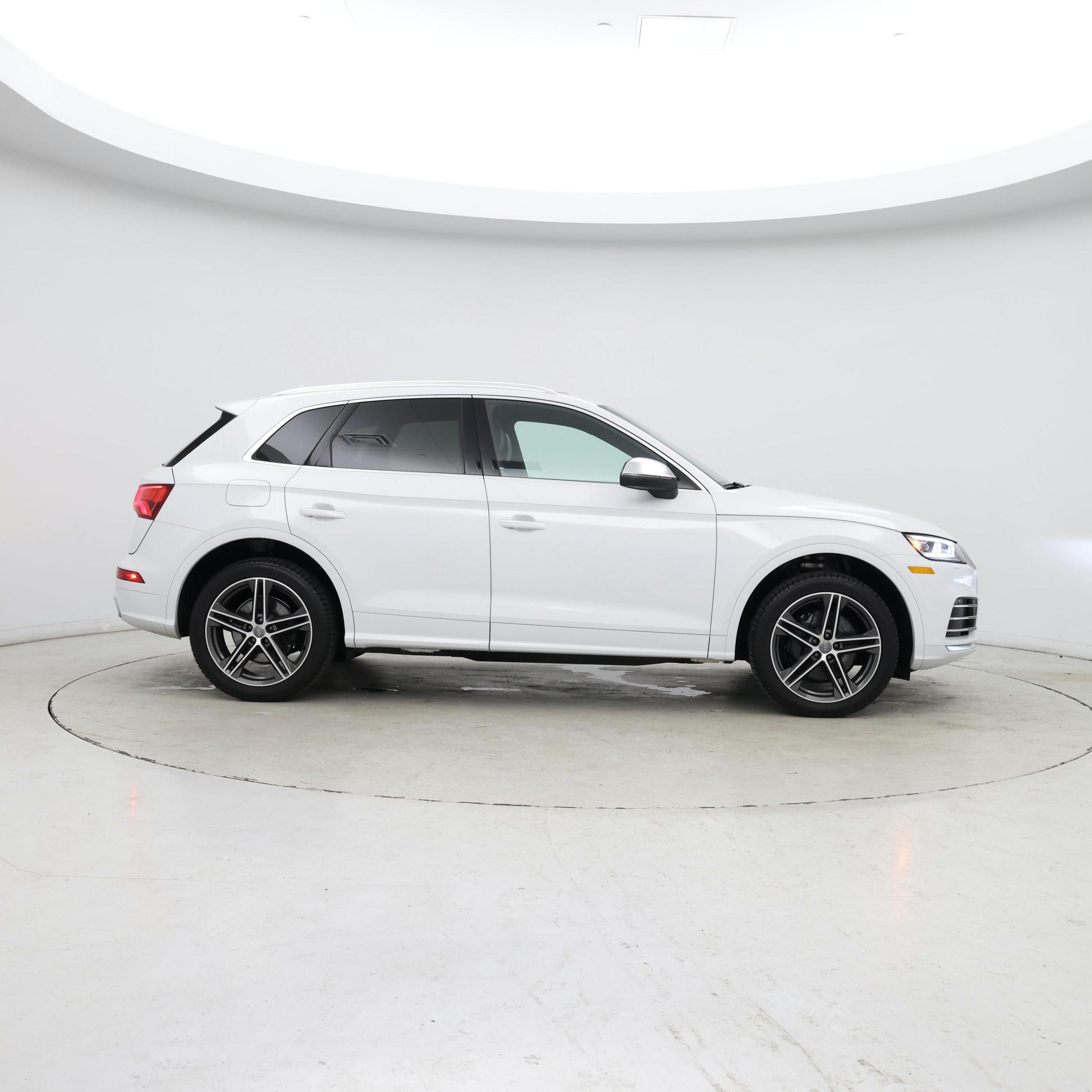 Thumbnail: 2020 Audi SQ5 - 7