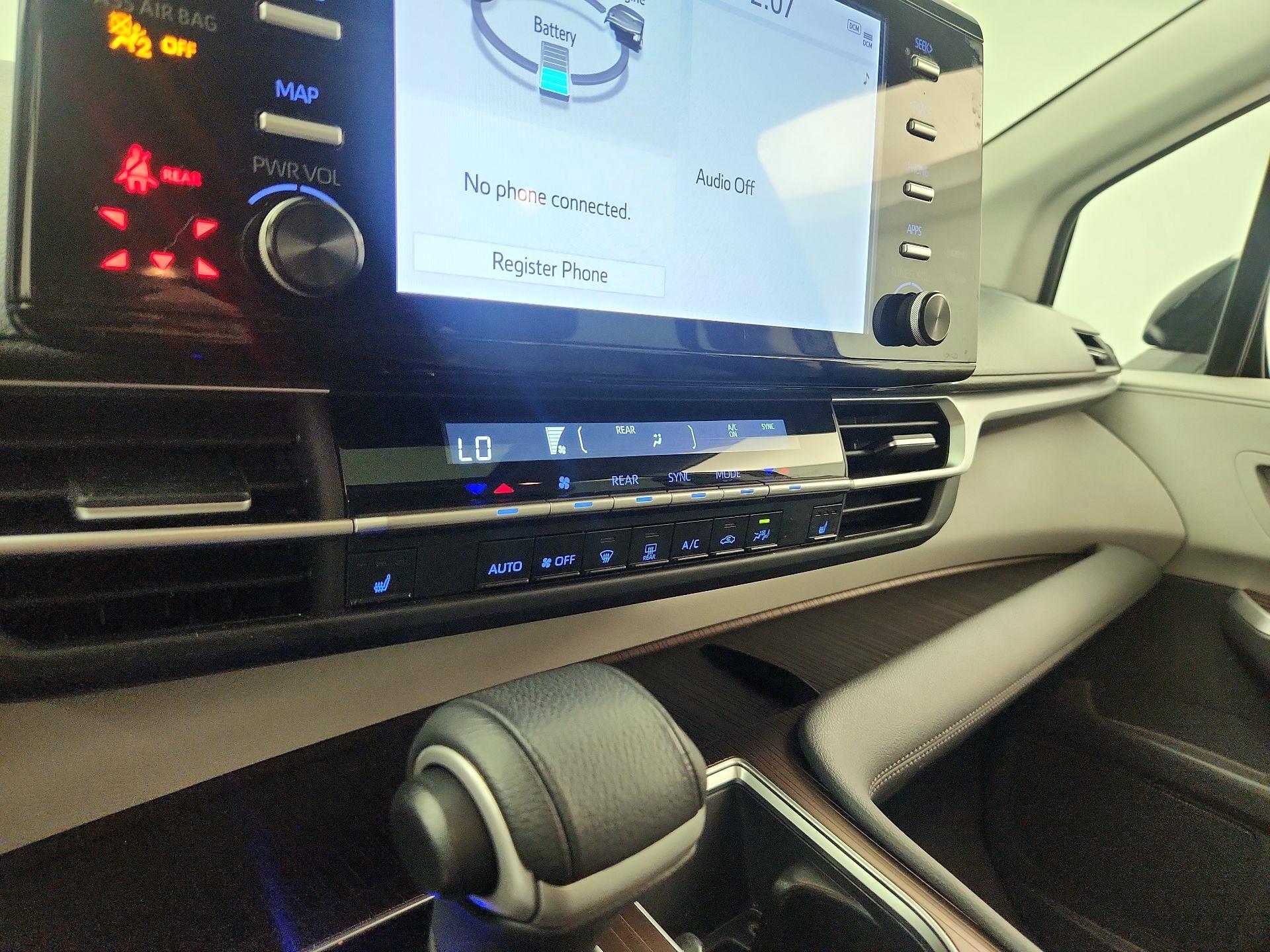 Thumbnail: 2022 Toyota Sienna - 16