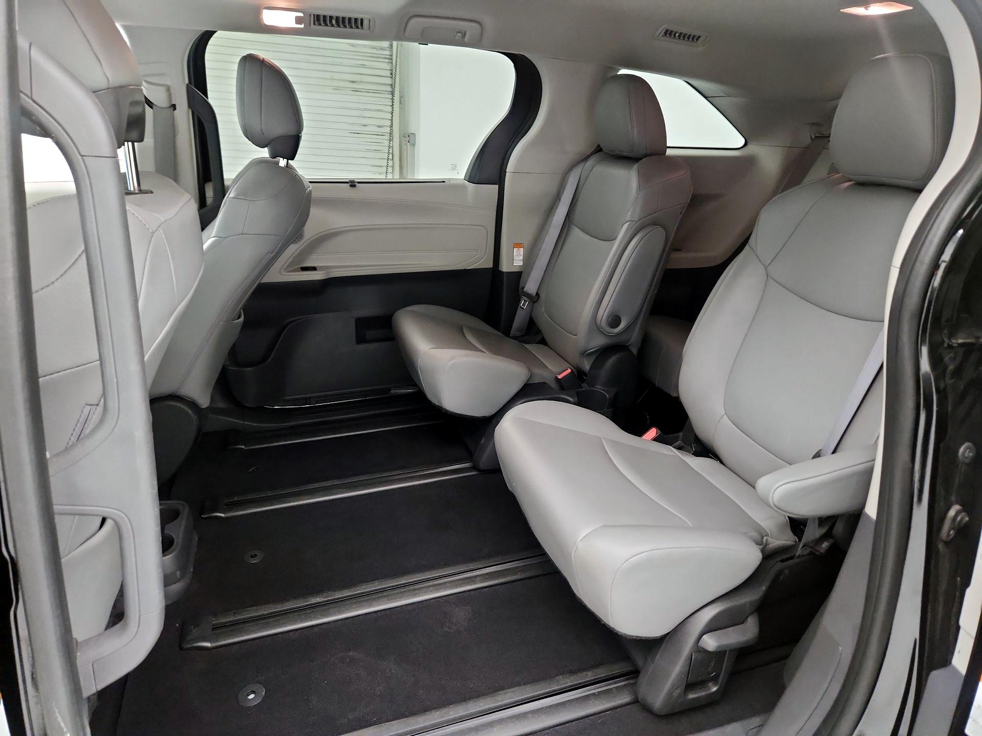 Thumbnail: 2022 Toyota Sienna - 20