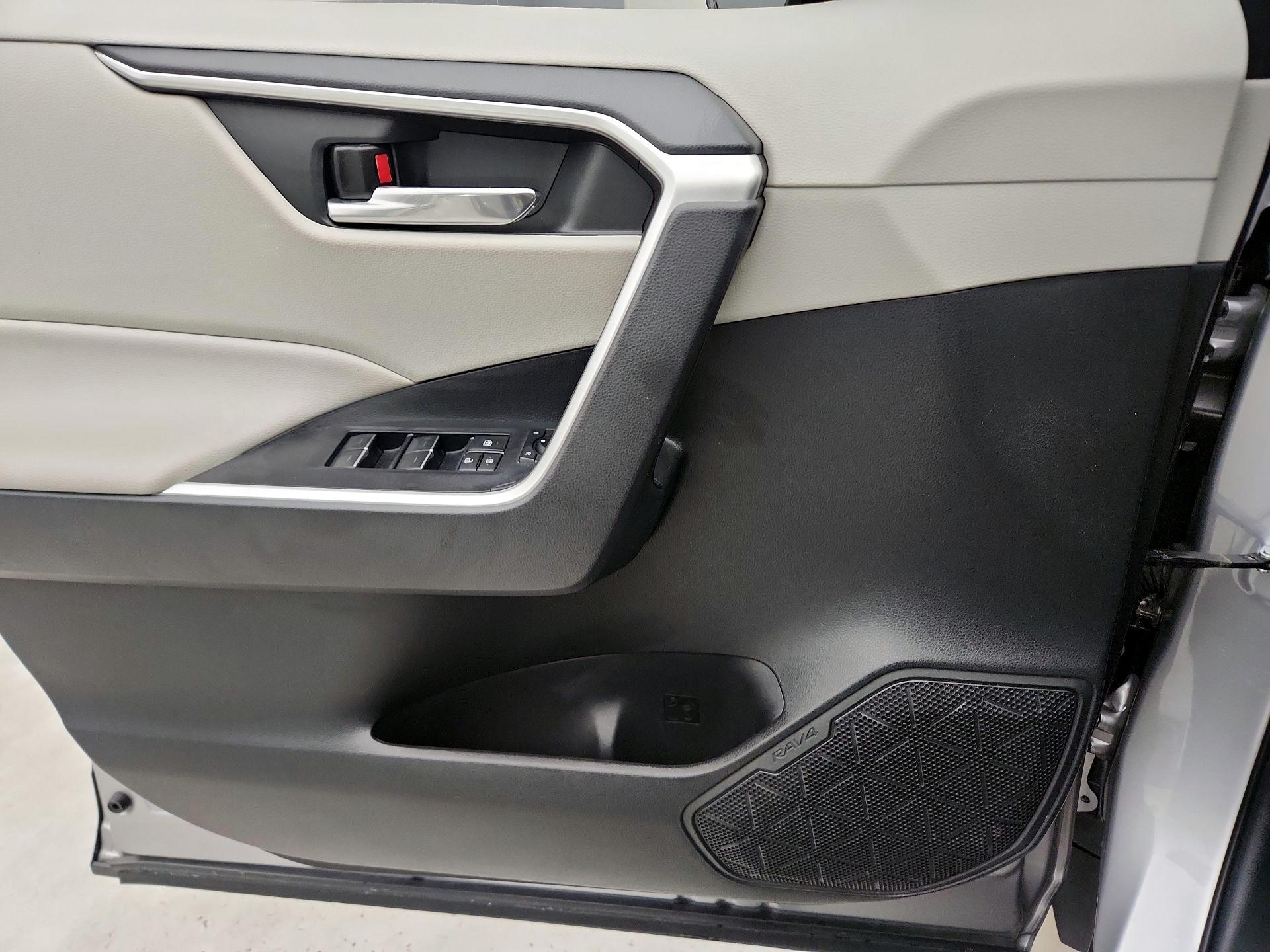 Thumbnail: 2022 Toyota RAV4 - 12