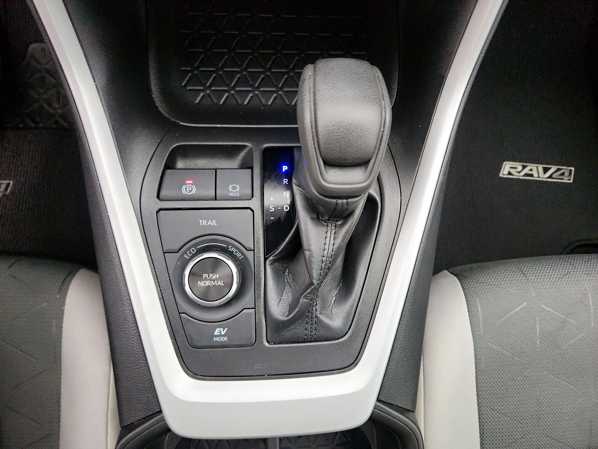 Thumbnail: 2022 Toyota RAV4 - 17