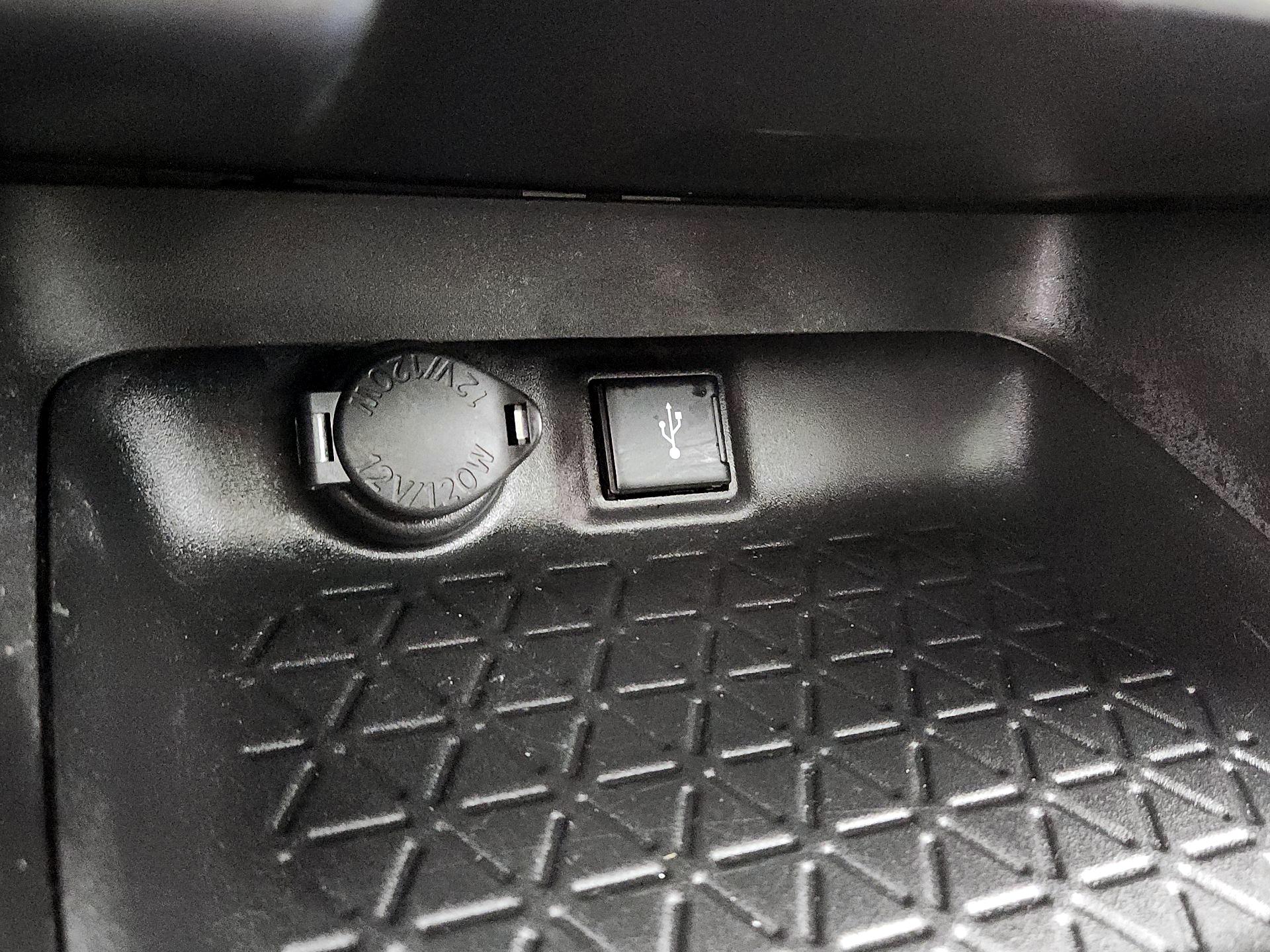 Thumbnail: 2022 Toyota RAV4 - 18