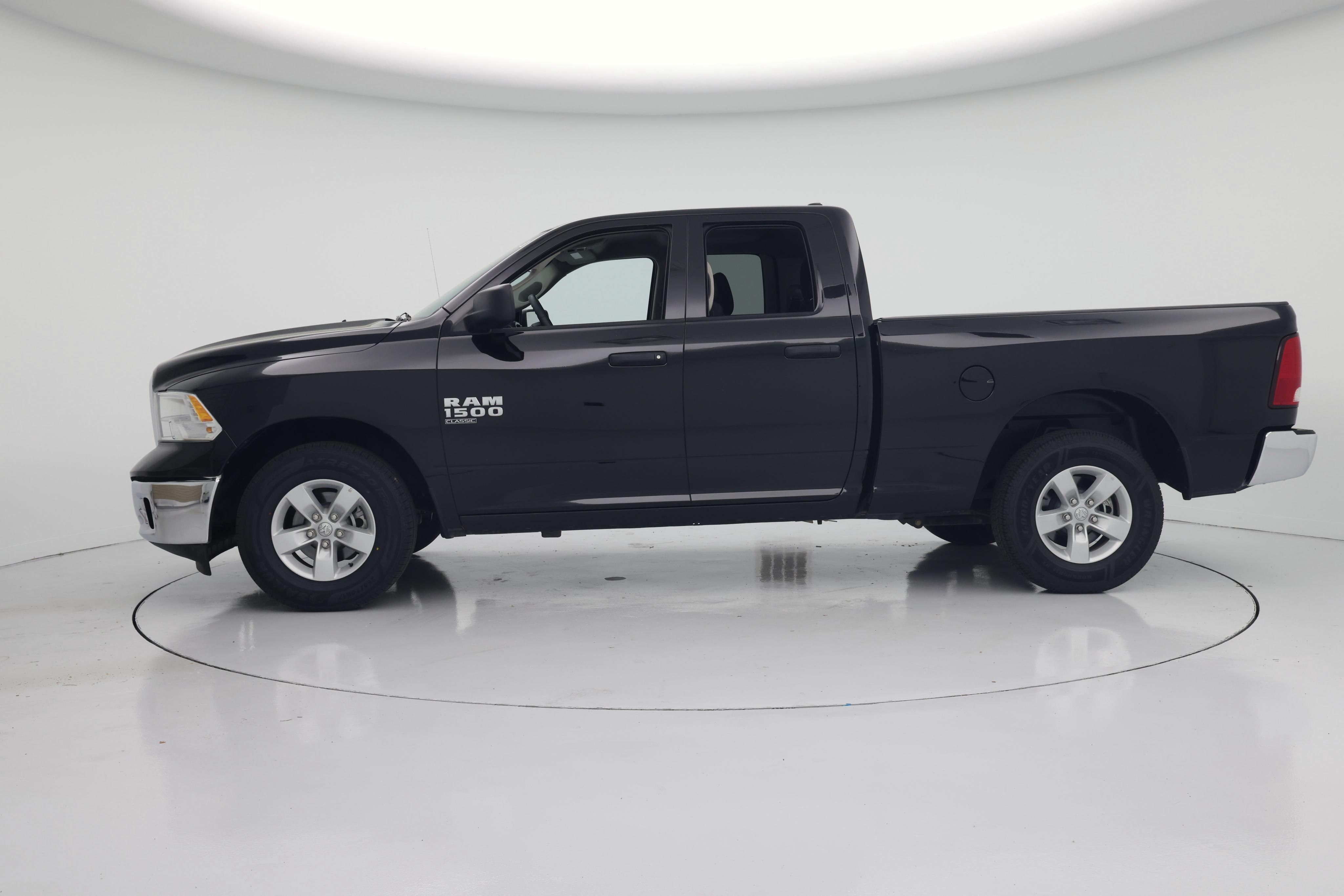 Thumbnail: 2024 RAM 1500 Classic - 3