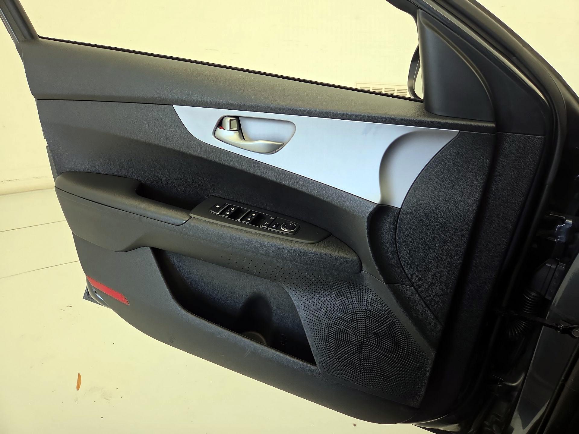 Thumbnail: 2024 Kia Forte - 12