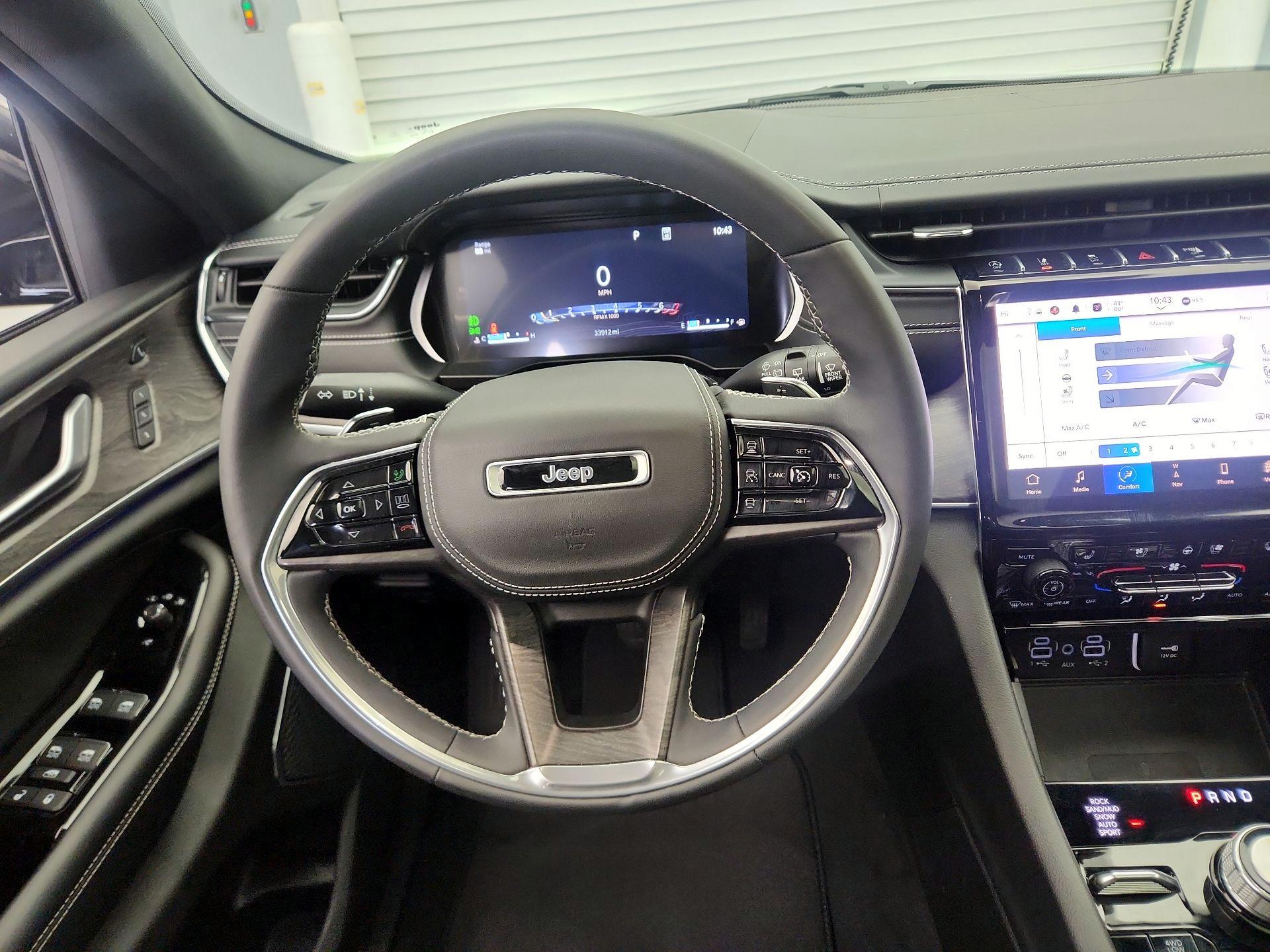 Thumbnail: 2023 Jeep Grand Cherokee - 10