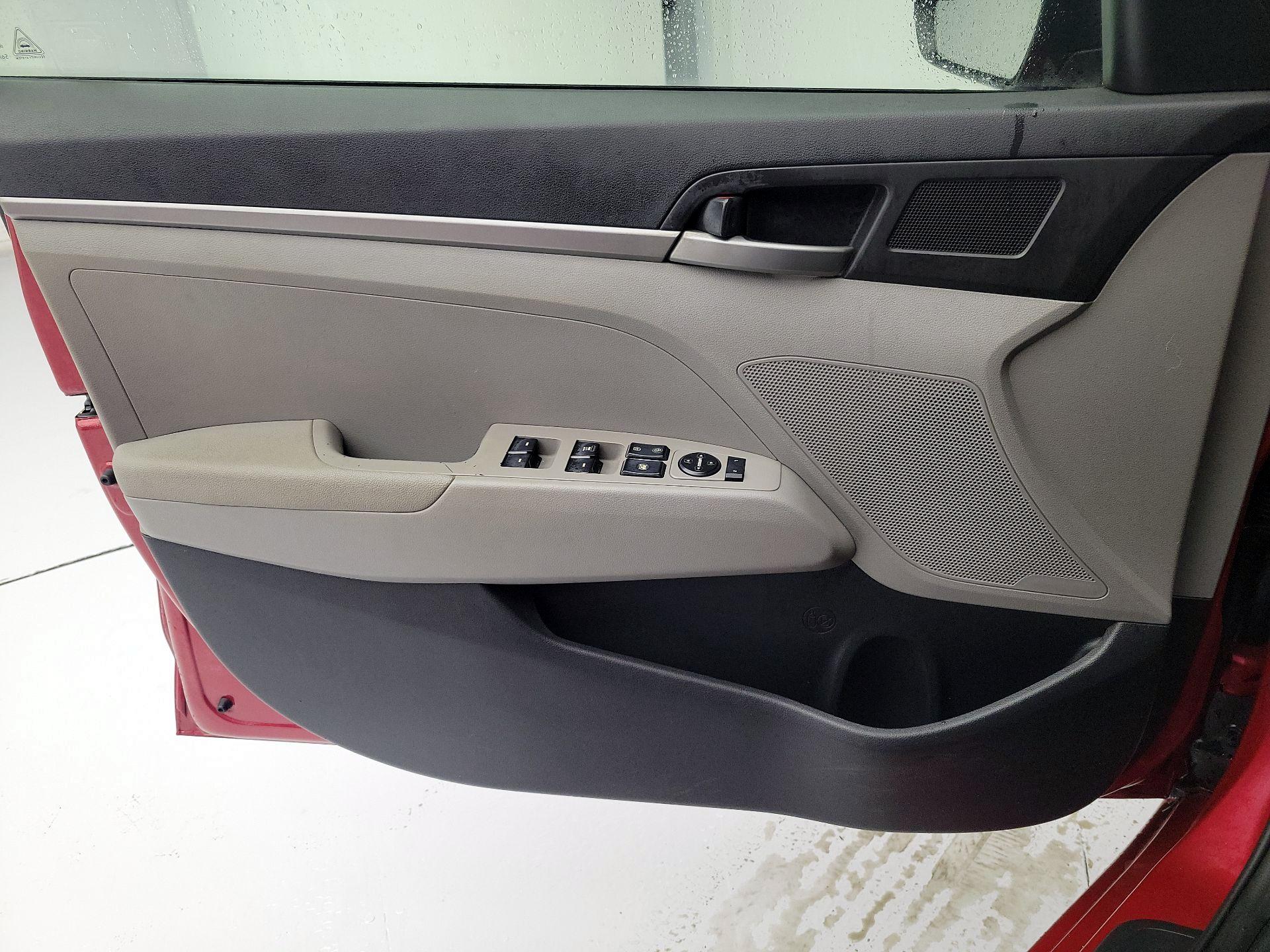 Thumbnail: 2018 Hyundai Elantra - 12