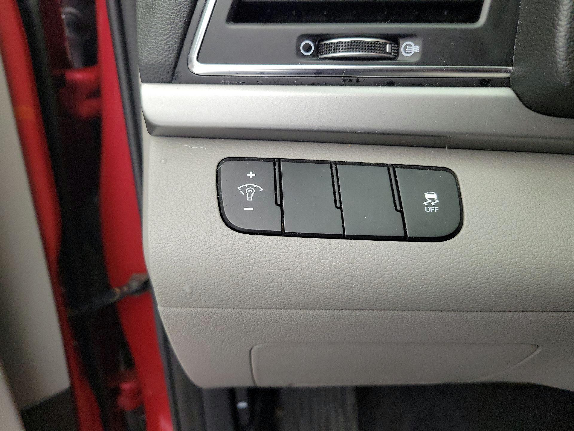 Thumbnail: 2018 Hyundai Elantra - 13