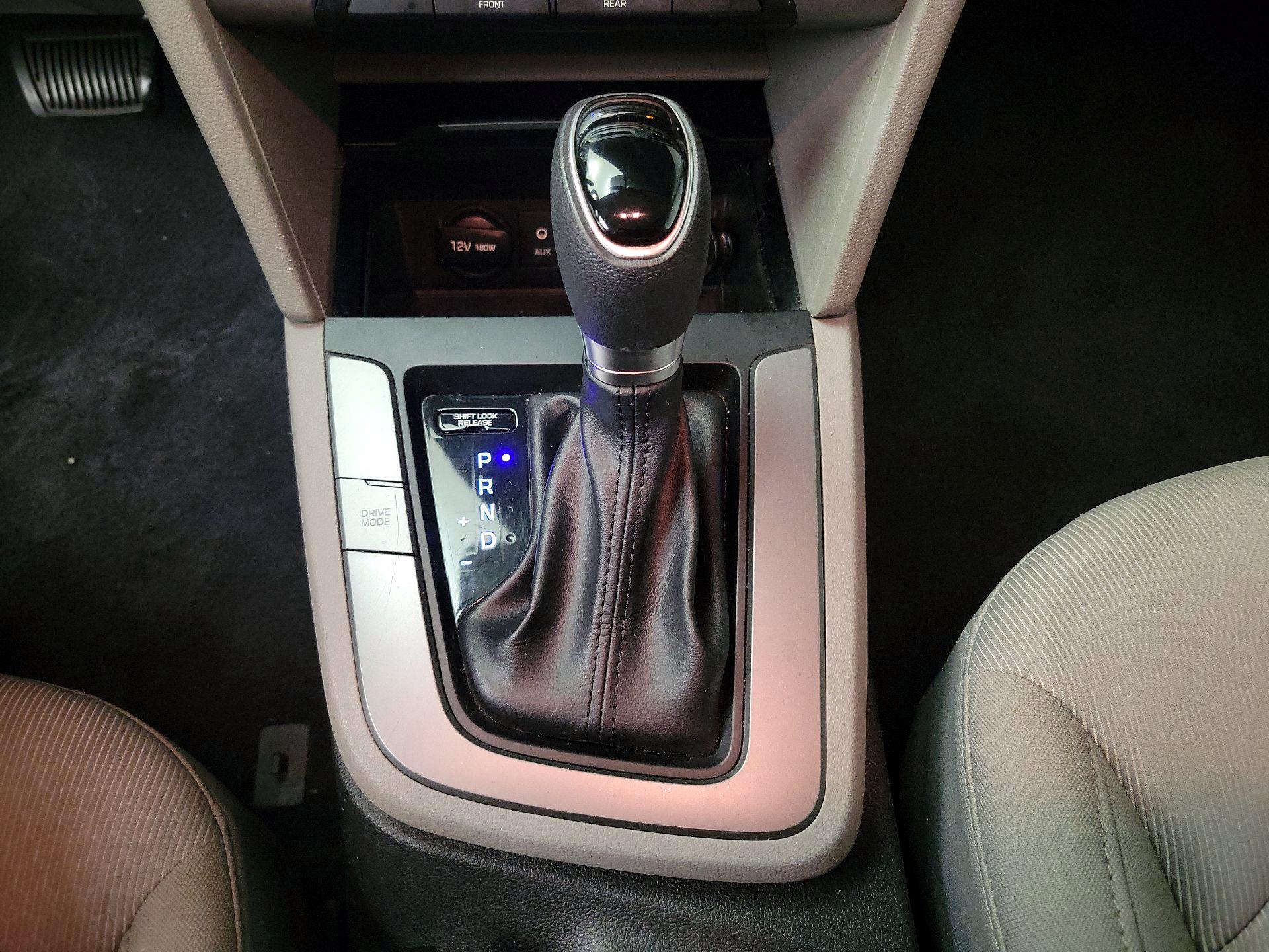 Thumbnail: 2018 Hyundai Elantra - 16