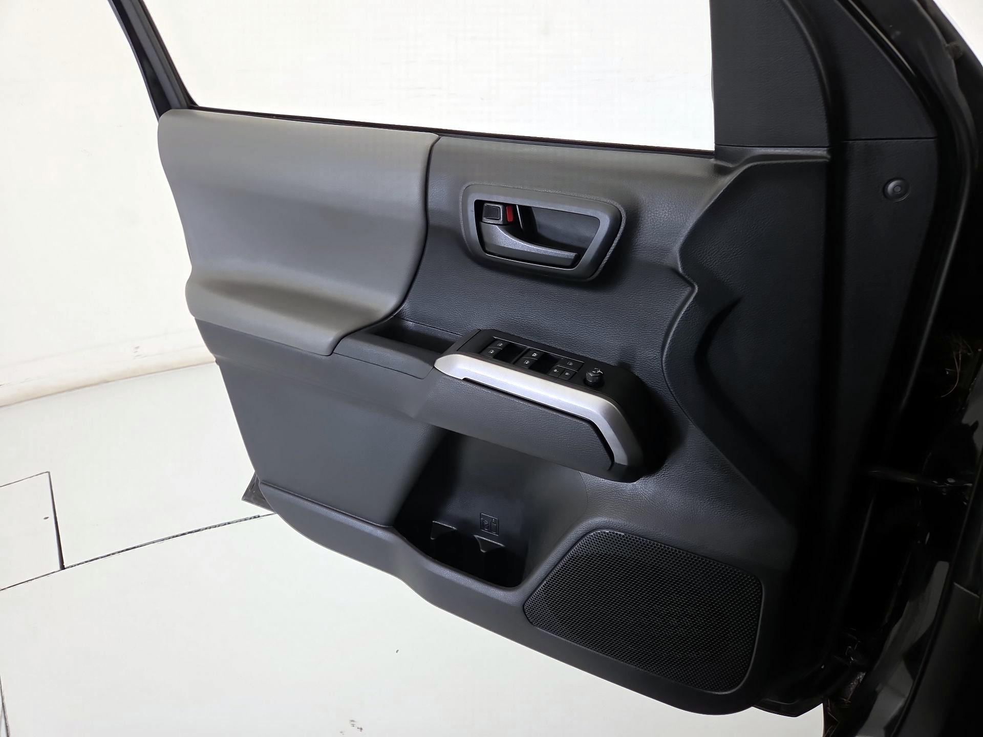 Thumbnail: 2019 Toyota Tacoma - 12