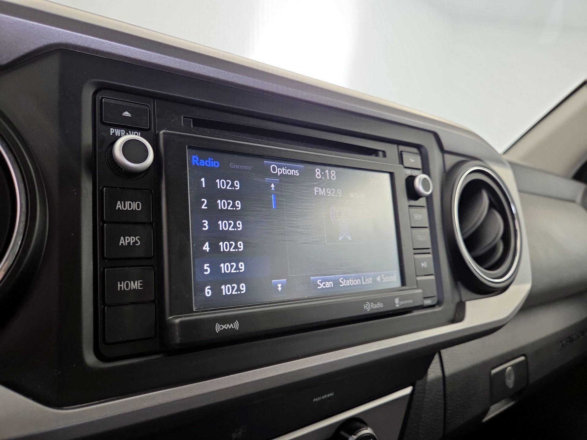 Thumbnail: 2019 Toyota Tacoma - 15