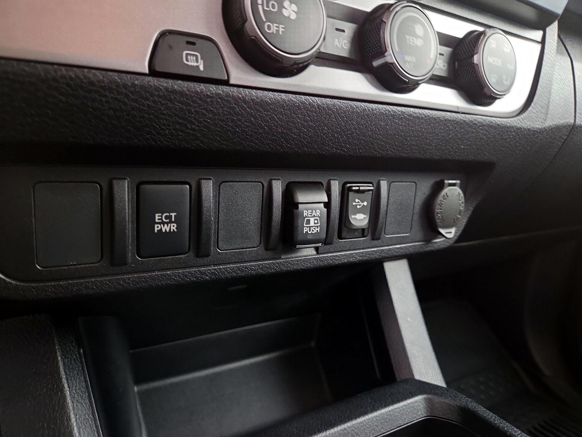 Thumbnail: 2019 Toyota Tacoma - 18