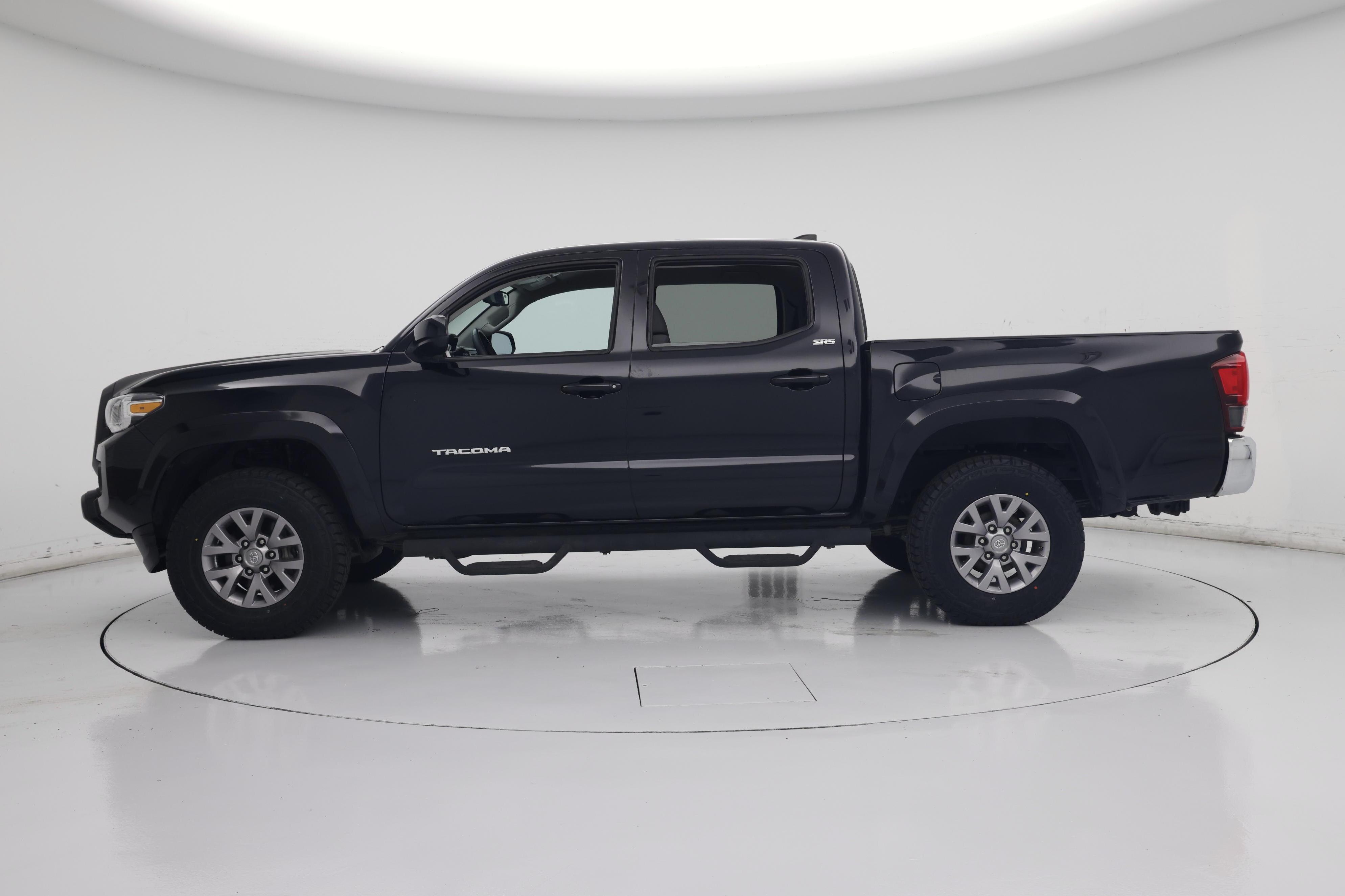 Thumbnail: 2019 Toyota Tacoma - 3