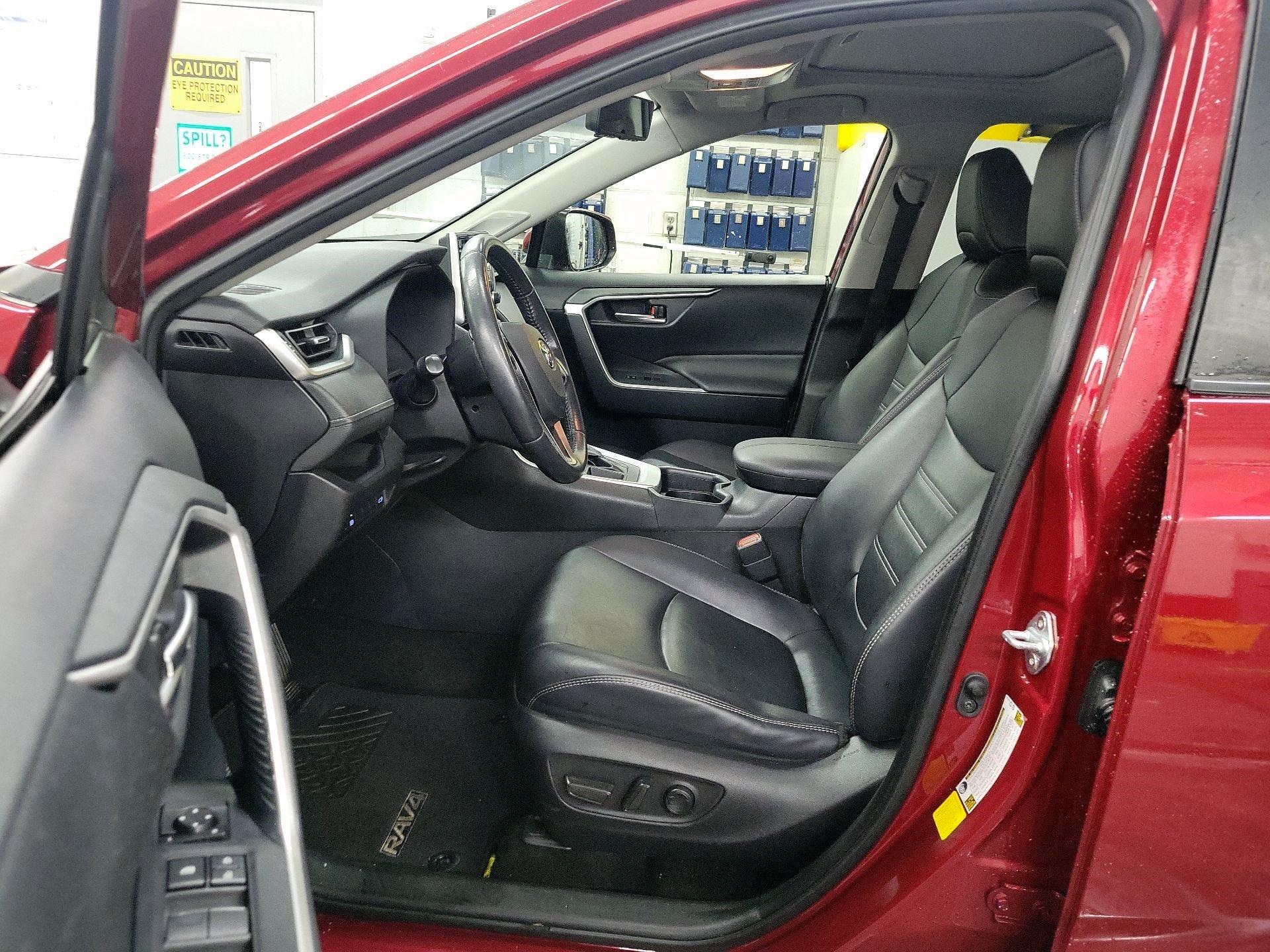 Thumbnail: 2019 Toyota RAV4 - 9