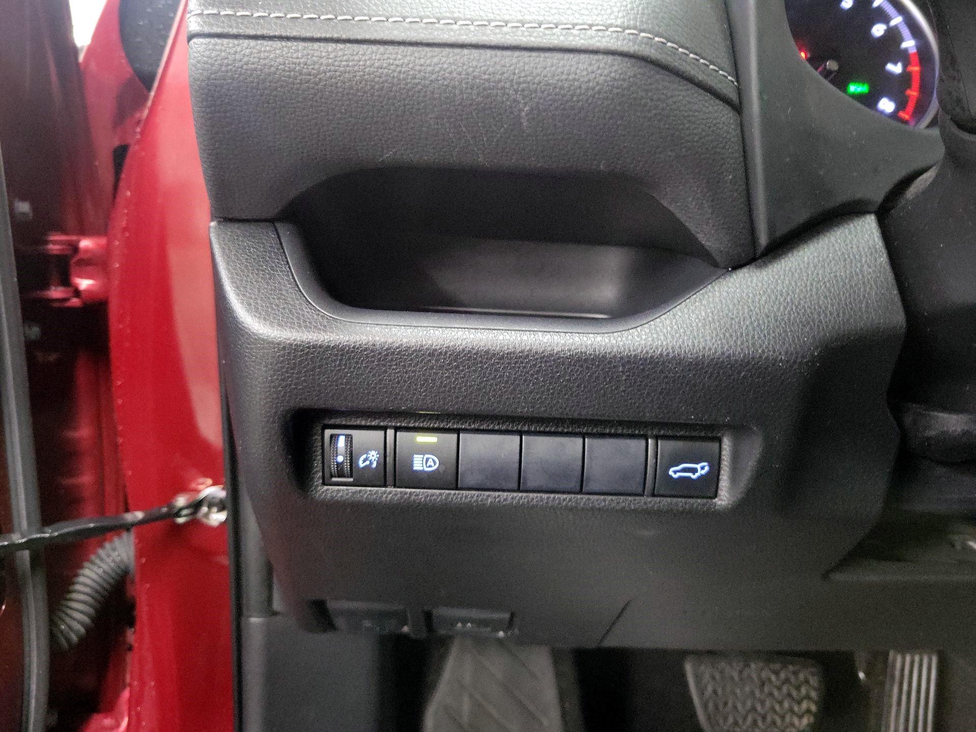 Thumbnail: 2019 Toyota RAV4 - 11