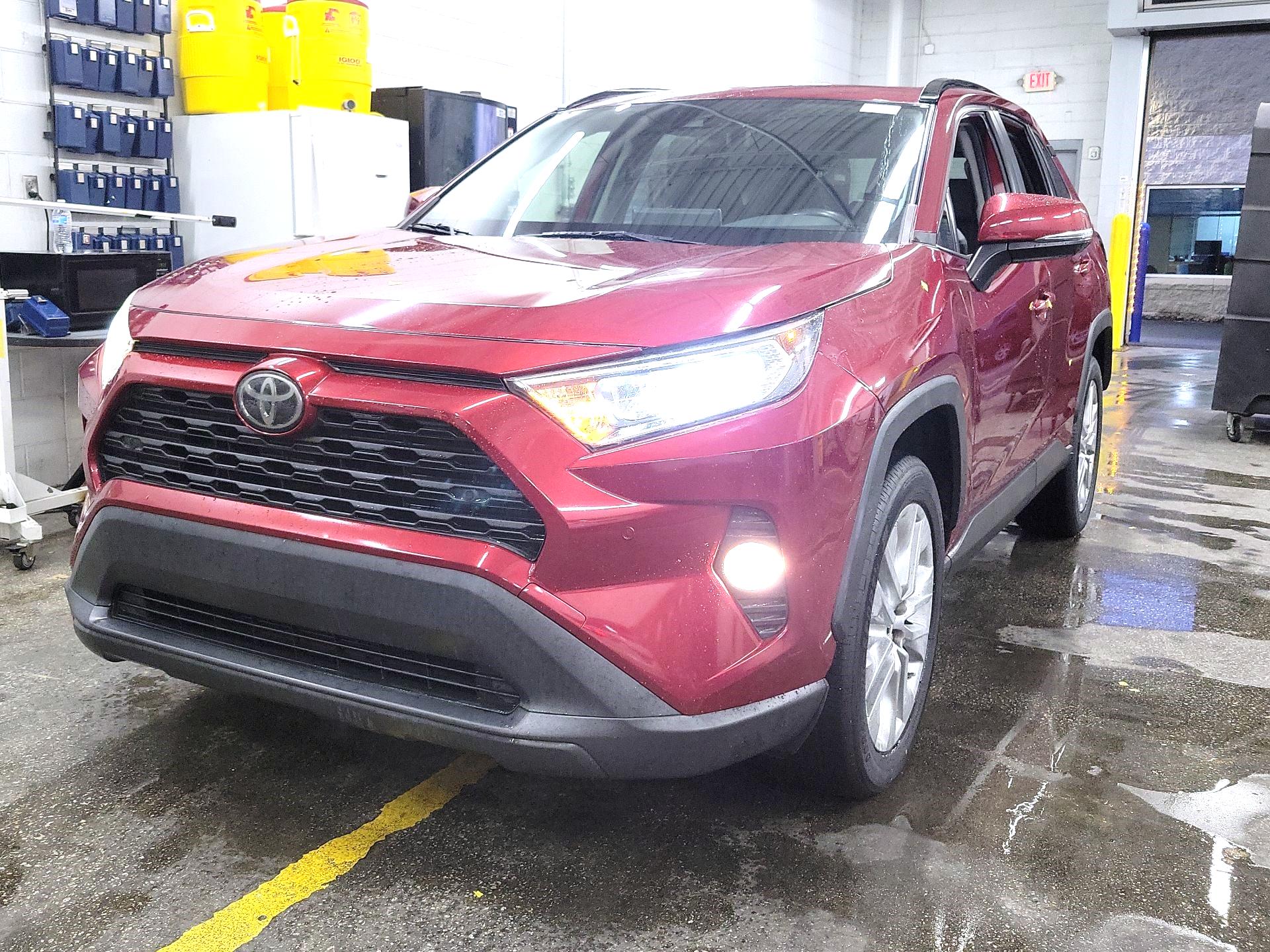 Thumbnail: 2019 Toyota RAV4 - 3