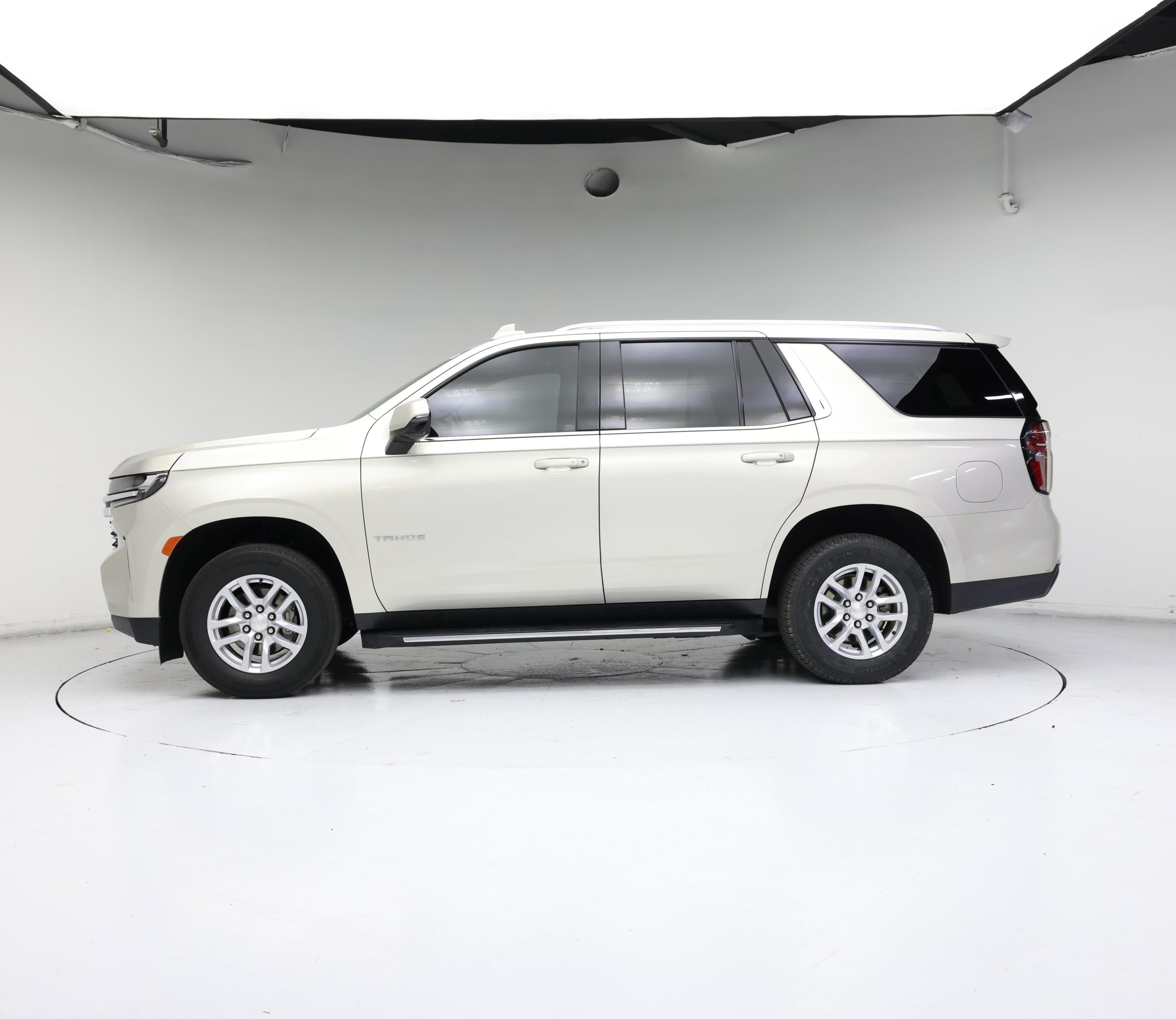 Thumbnail: 2023 Chevrolet Tahoe - 3