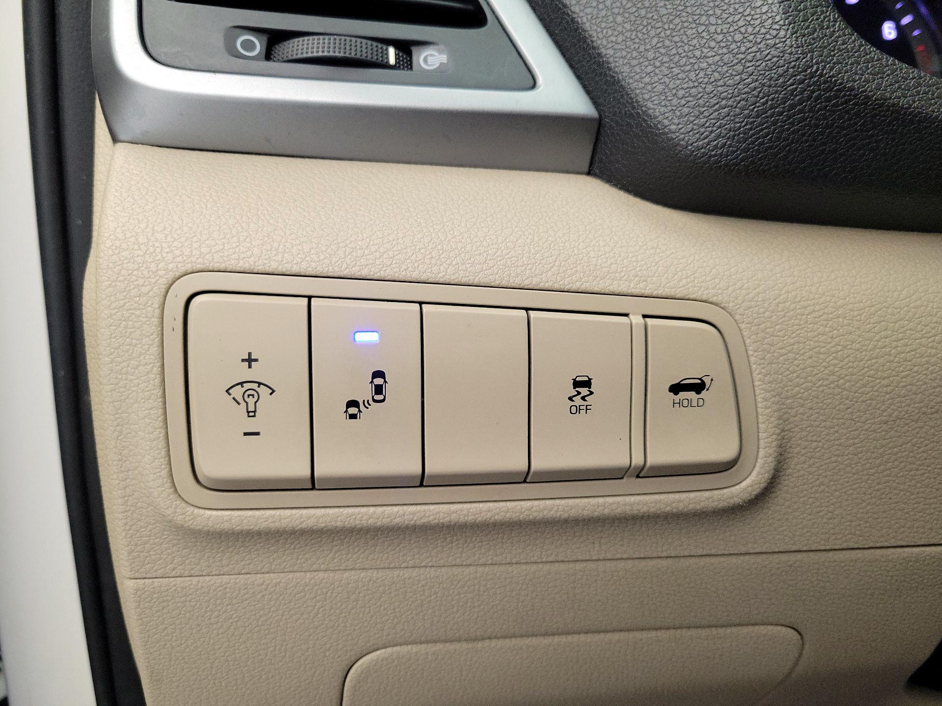 Thumbnail: 2016 Hyundai Tucson - 13