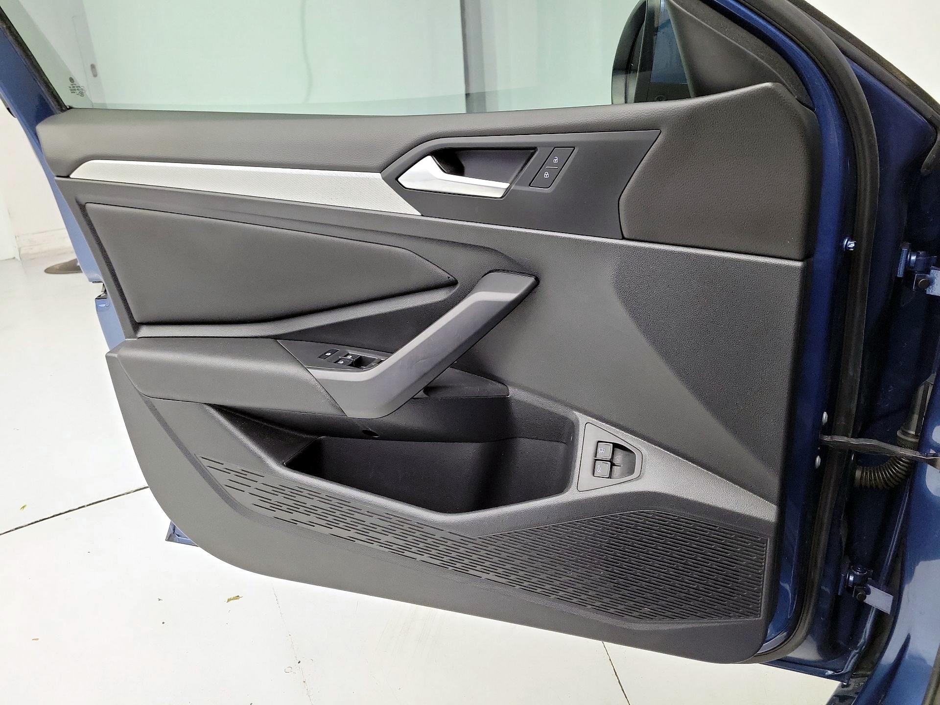 Thumbnail: 2021 Volkswagen Jetta - 12