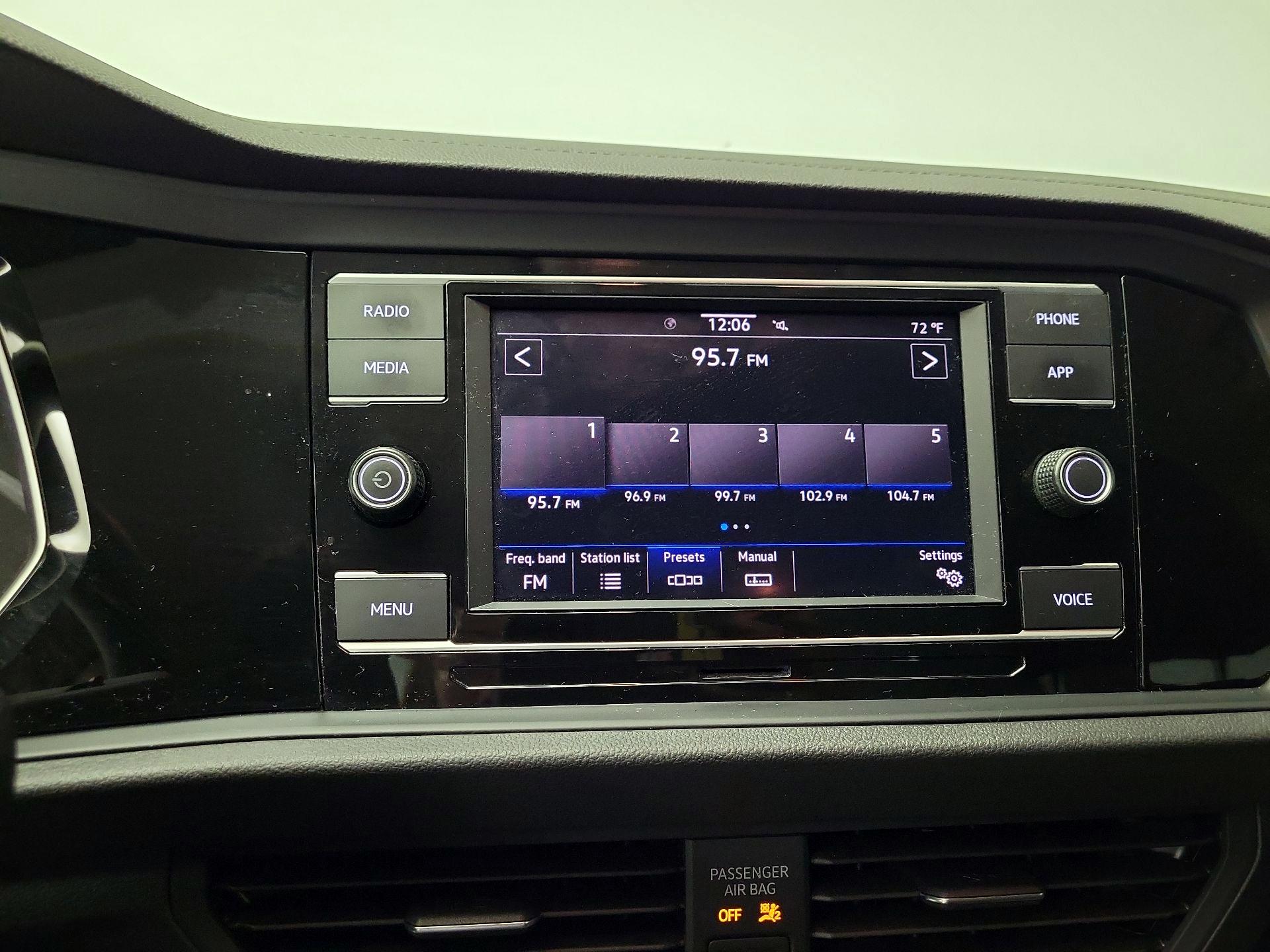 Thumbnail: 2021 Volkswagen Jetta - 14
