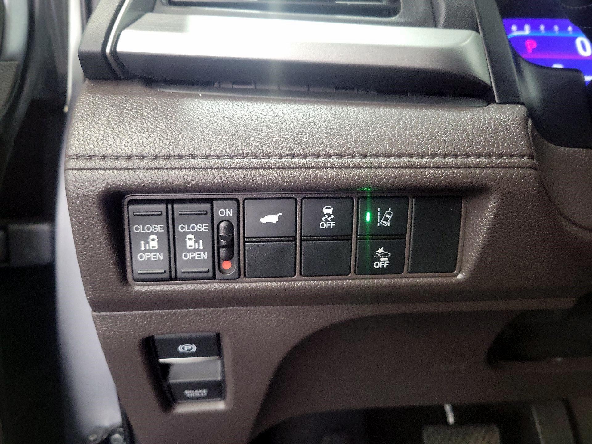 Thumbnail: 2019 Honda Odyssey - 11