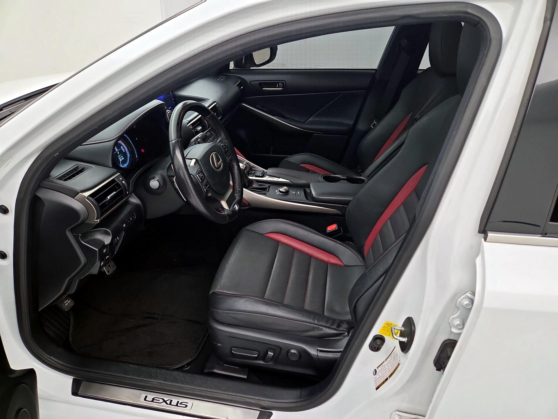 Thumbnail: 2019 Lexus IS - 11