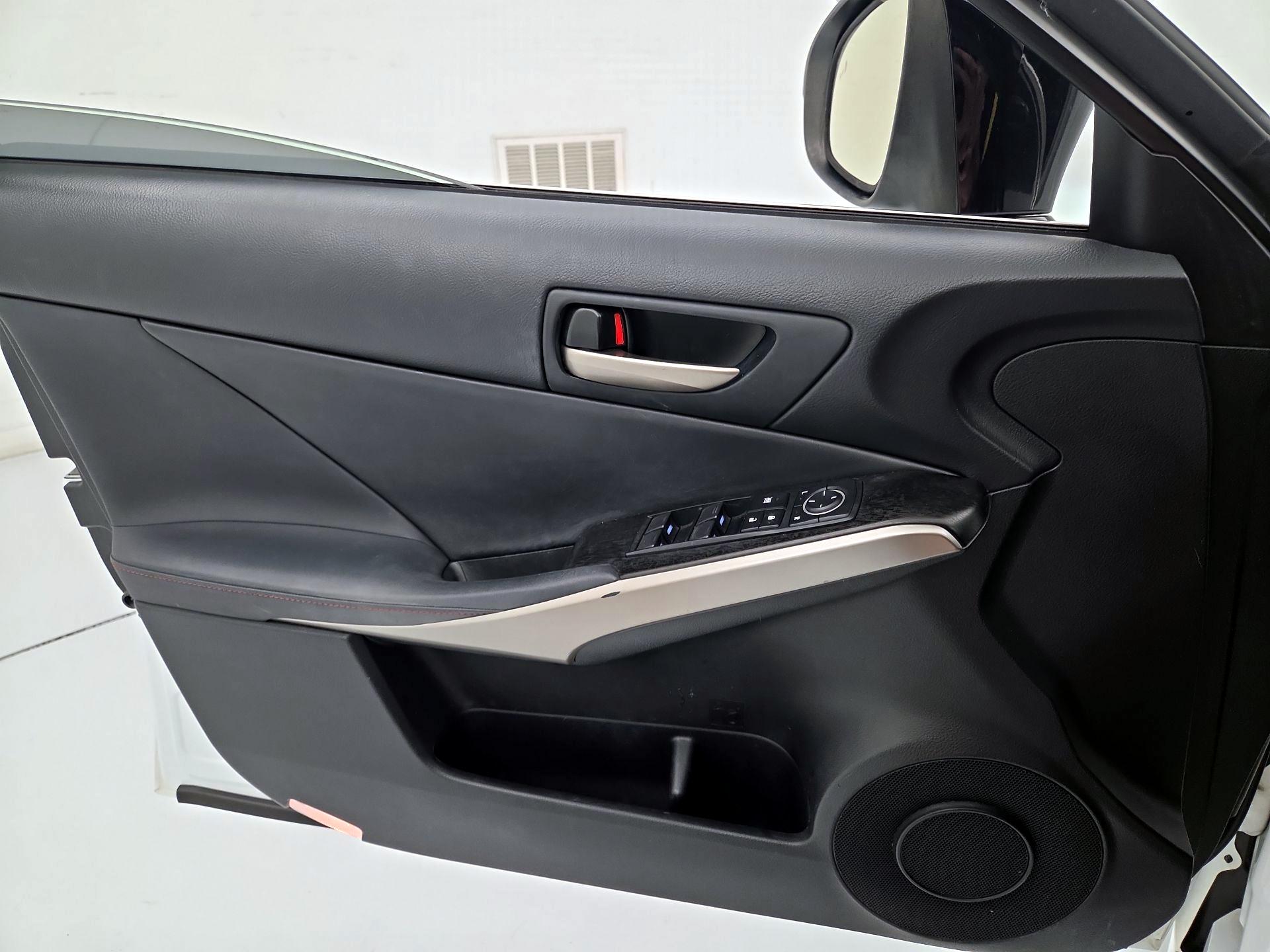 Thumbnail: 2019 Lexus IS - 12