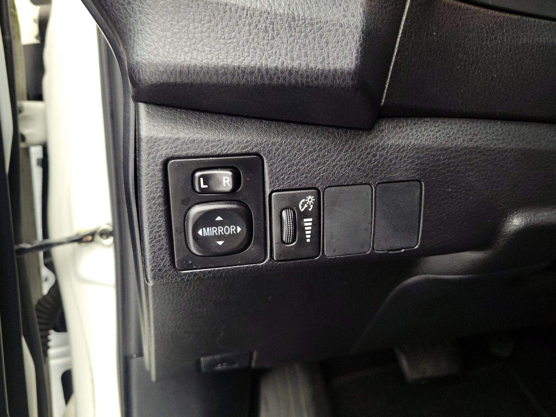 Thumbnail: 2015 Toyota Corolla - 13